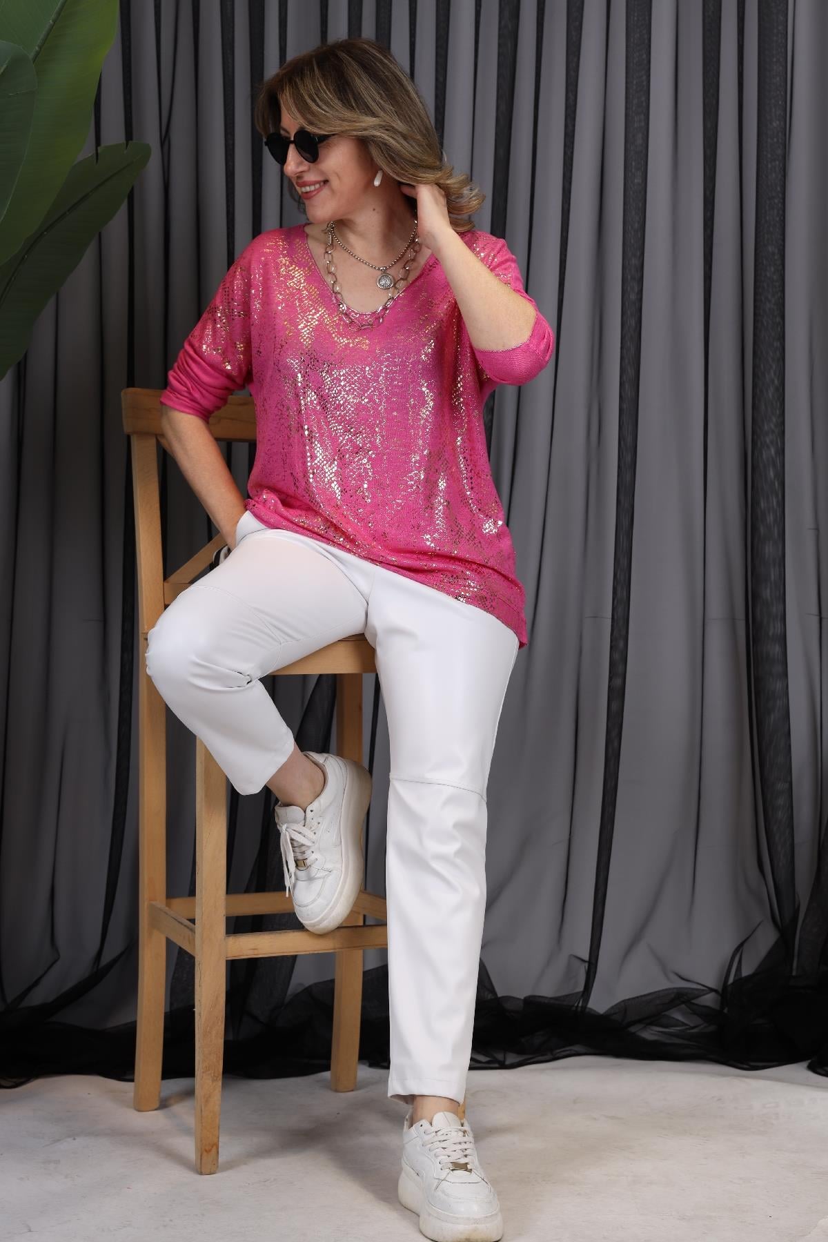 Yılan Derisi Pullu İthal Pembe Bluz