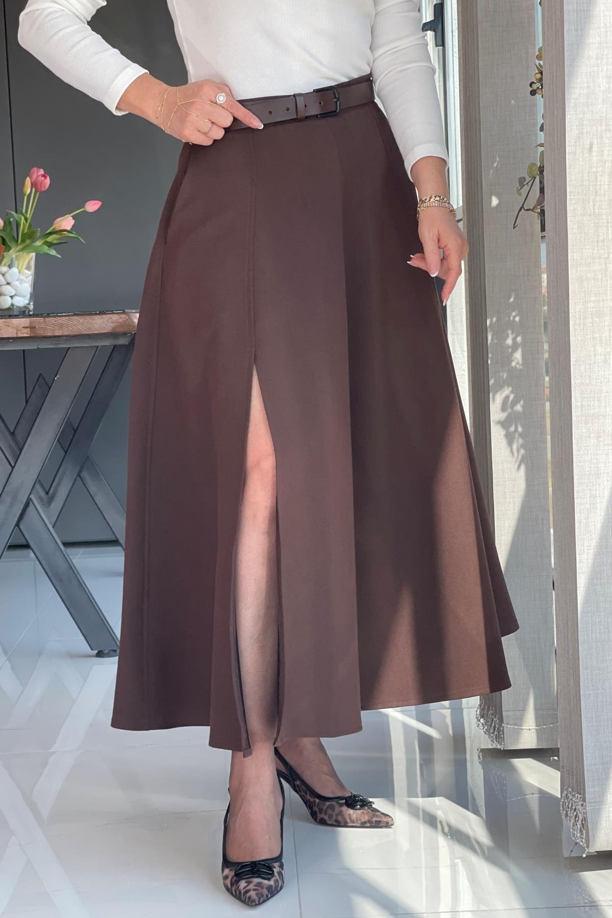 Yırtmaç Detay Kahve Etek