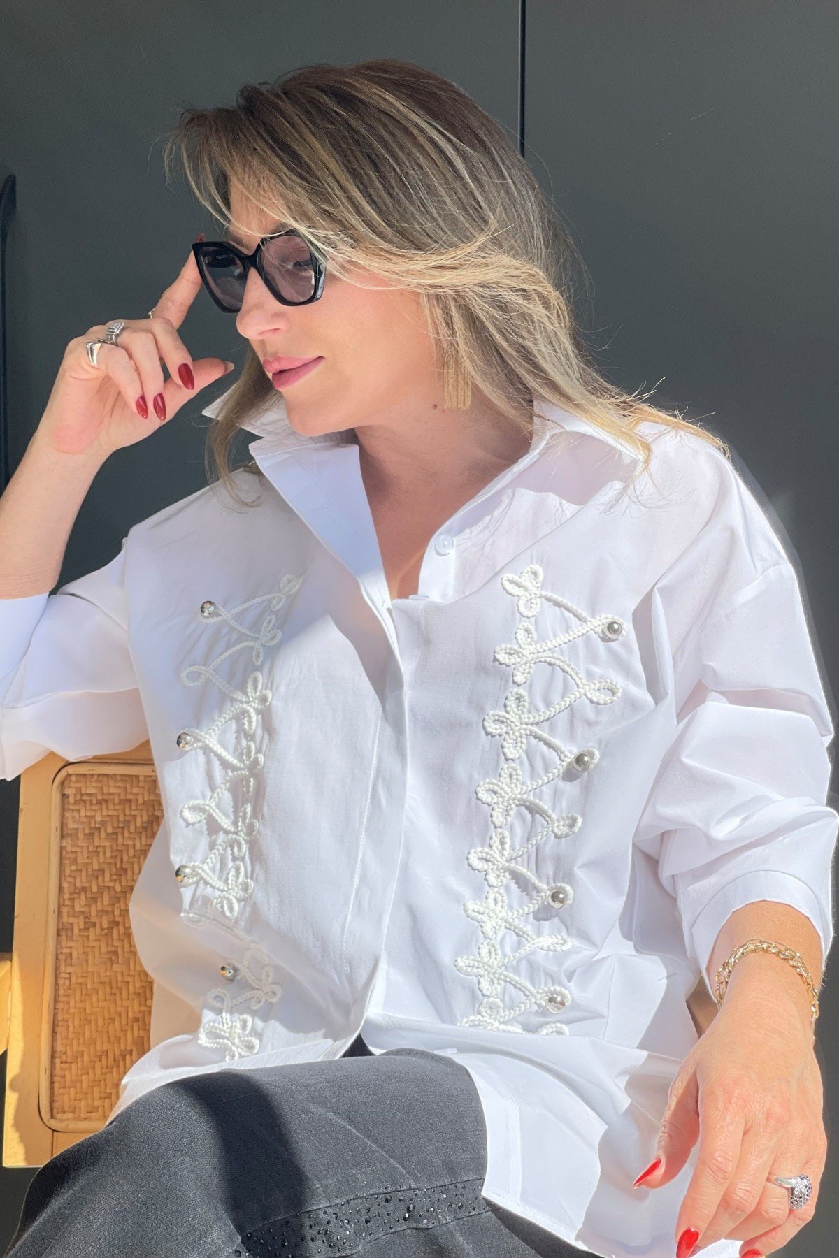 Yonca Motif Beyaz Gömlek