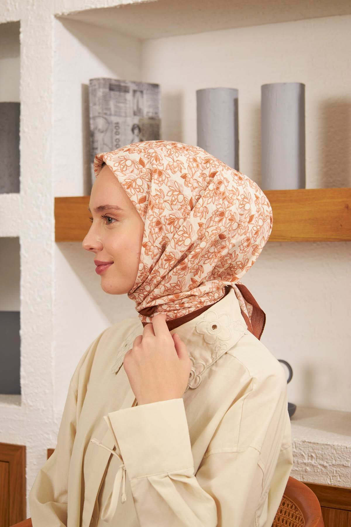 Şalland Baroq Desen Eşarp Tarçın KabuğuSALLANDBAROQEŞARP1000Şalland