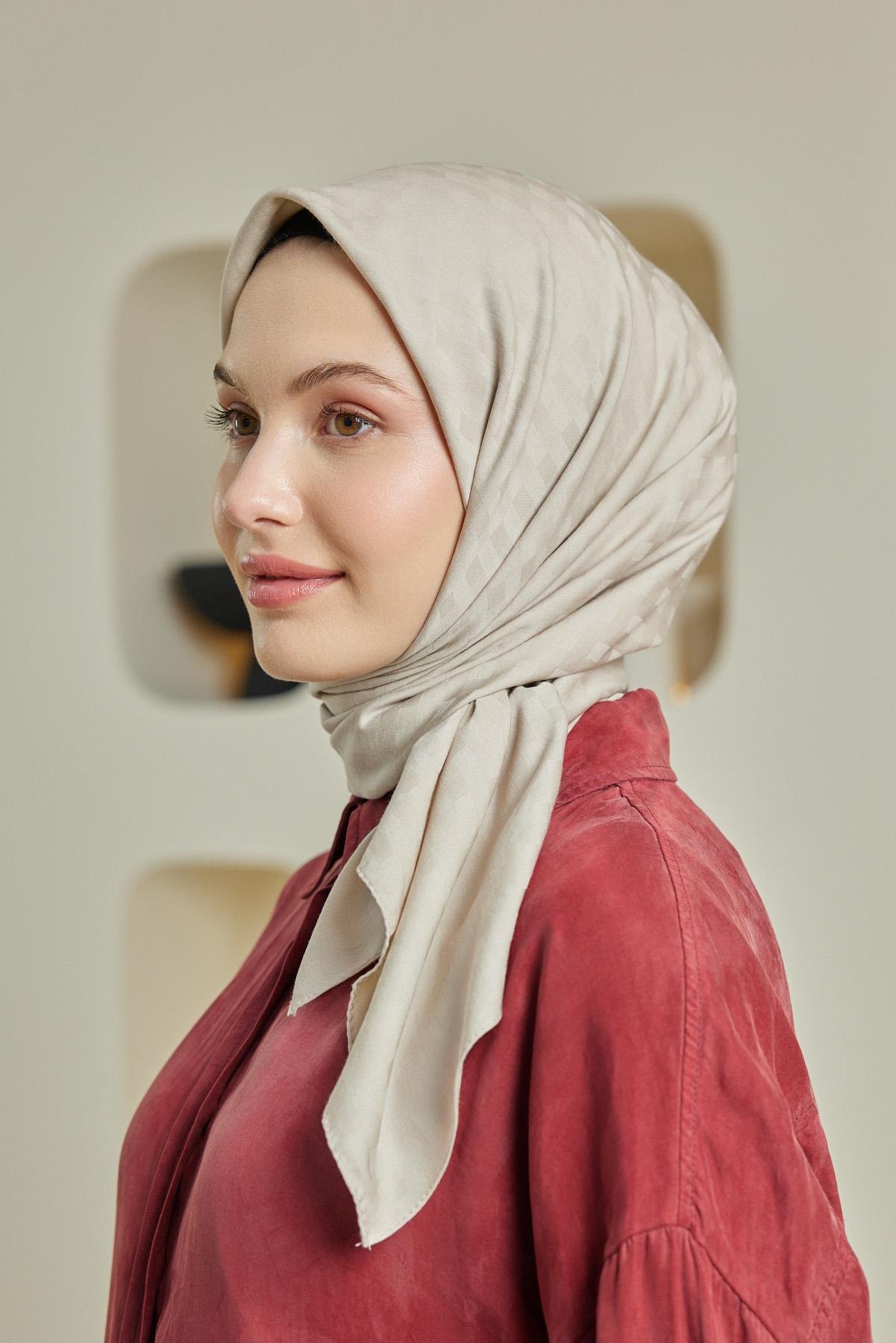 Şalland Dama Desen Jakar Eşarp FildişiŞLLNDDAMADSNJAKARESARPŞalland
