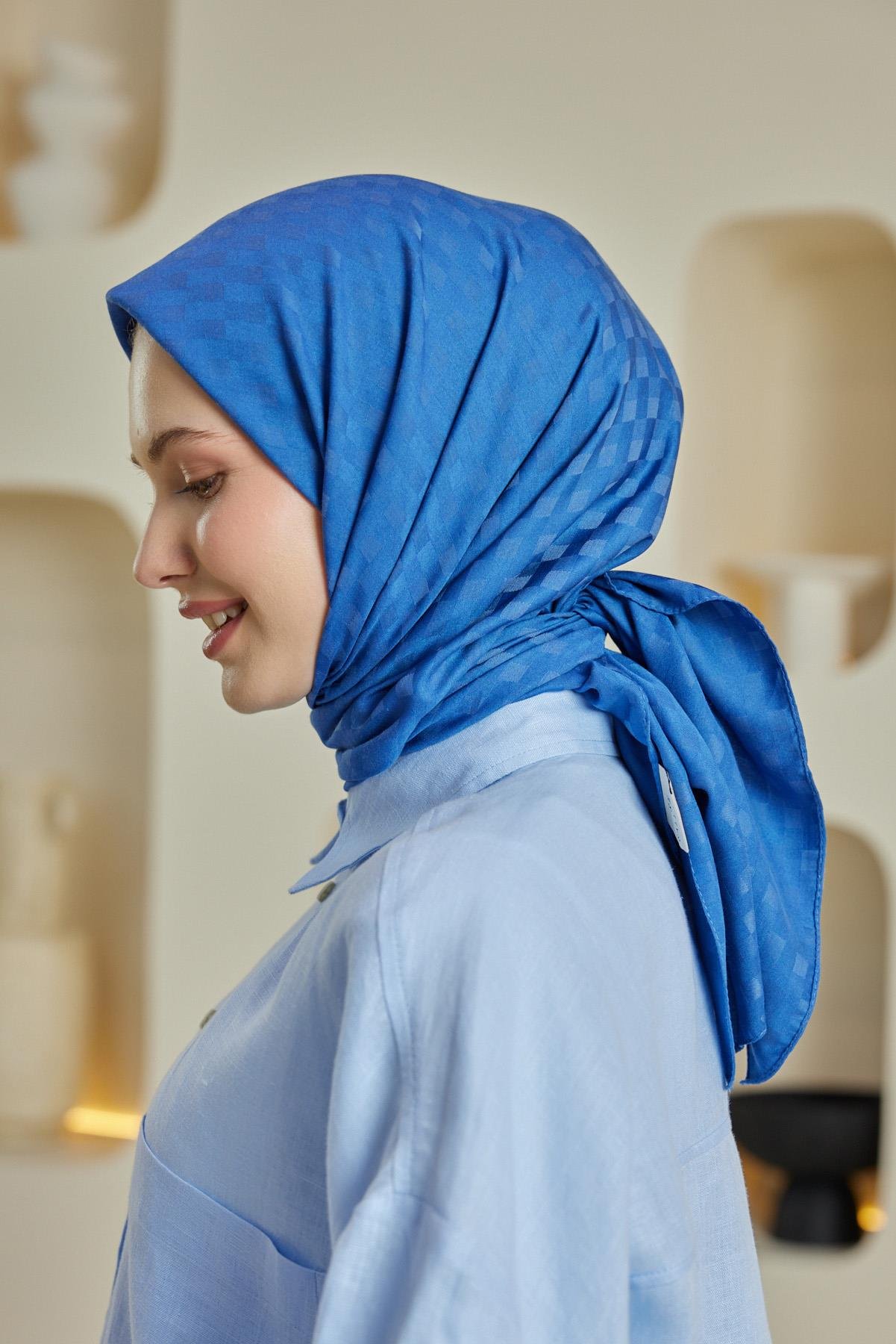 Şalland Dama Desen Jakar Eşarp İndigoŞLLNDDAMADSNJAKARESARPŞalland