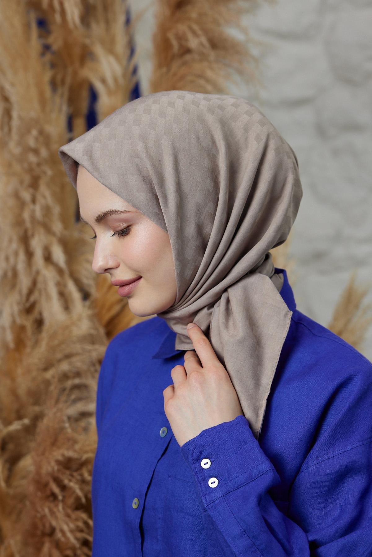 Şalland Dama Desen Jakar Eşarp VizonŞLLNDDAMADSNJAKARESARPŞalland