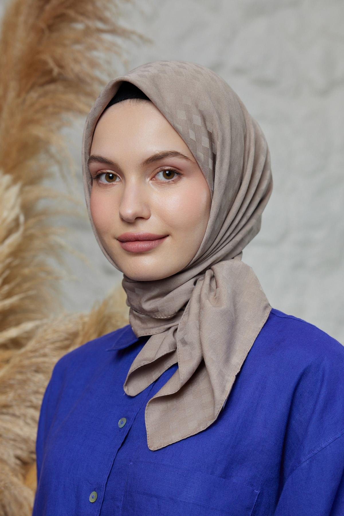 Şalland Dama Desen Jakar Eşarp VizonŞLLNDDAMADSNJAKARESARPŞalland