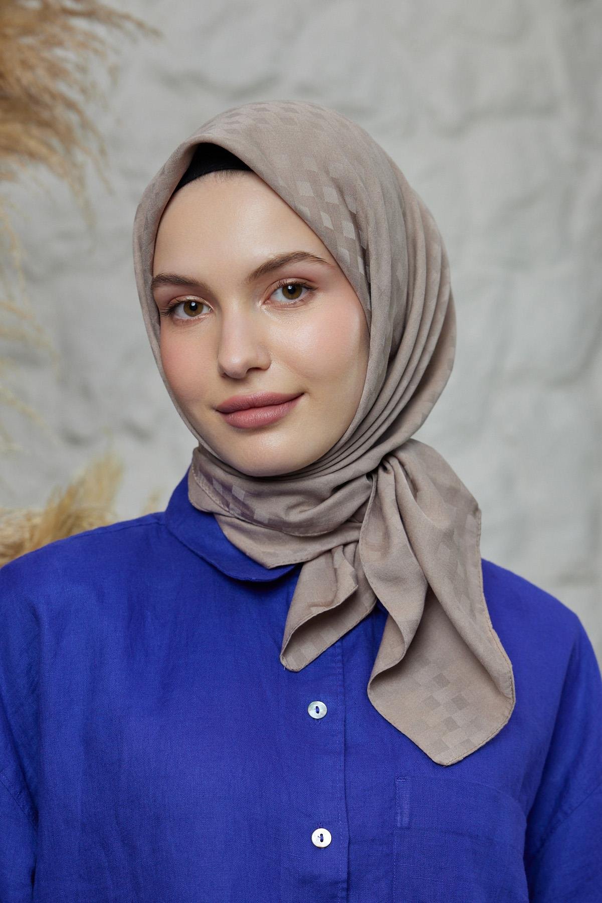 Şalland Dama Desen Jakar Eşarp VizonŞLLNDDAMADSNJAKARESARPŞalland