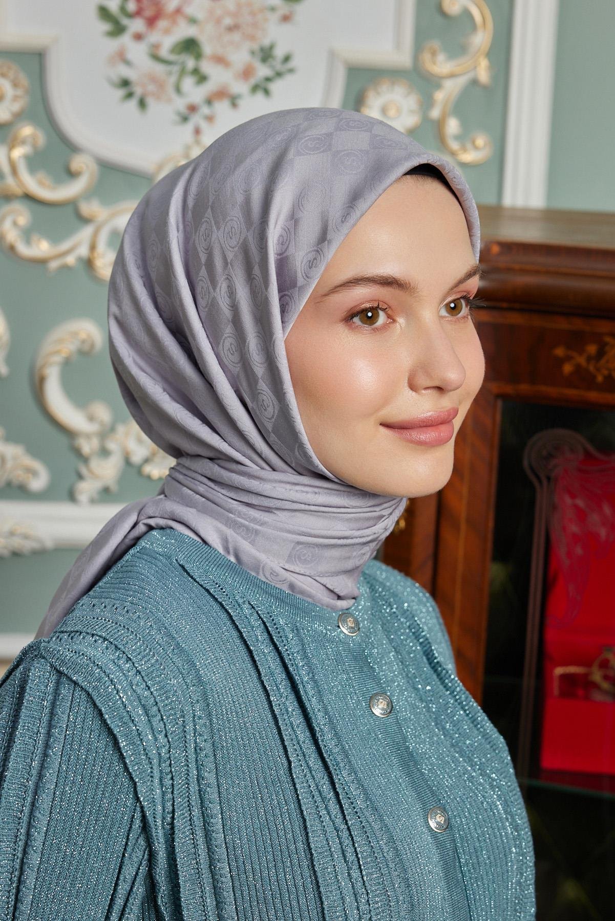 Şalland Monogram Desen Jakar Eşarp GriŞLLNDMNGRMDSNJAKARESARPŞalland