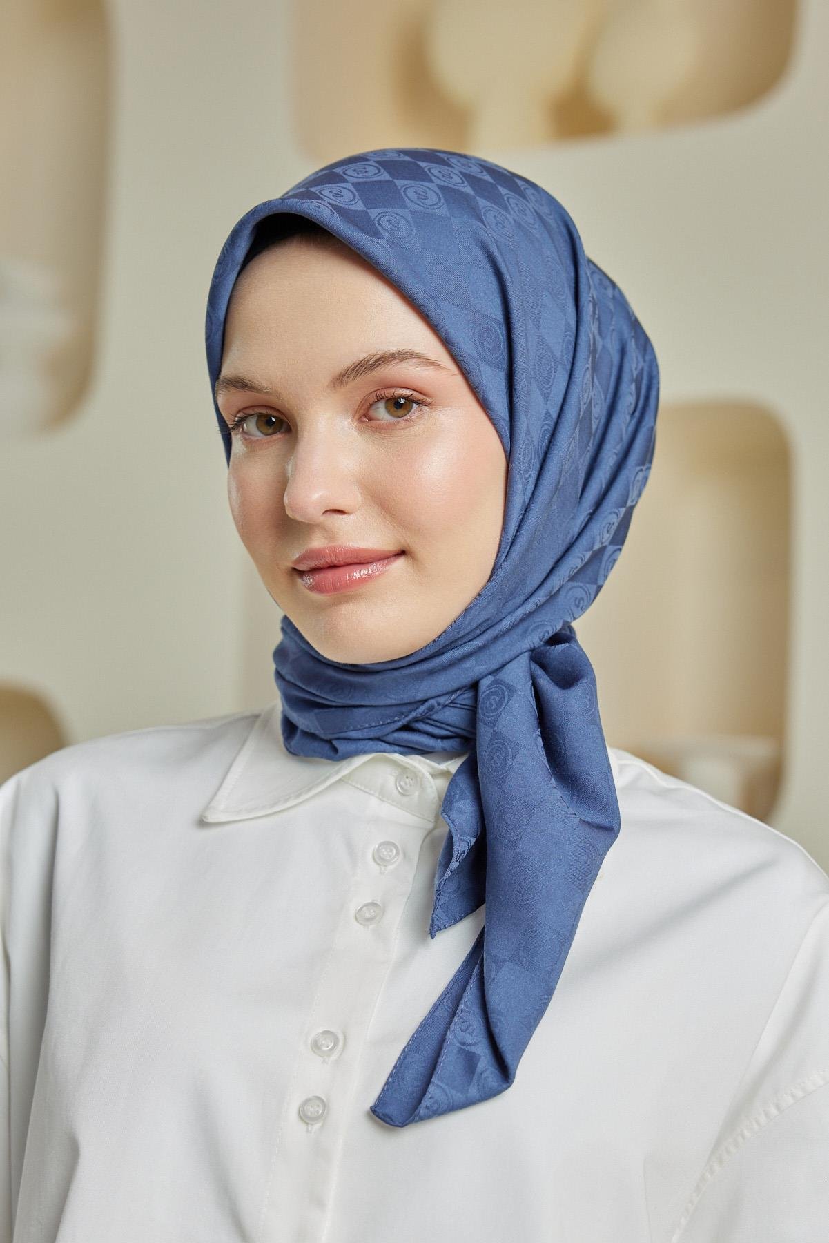 Şalland Monogram Desen Jakar Eşarp Kot MaviŞLLNDMNGRMDSNJAKARESARPŞalland