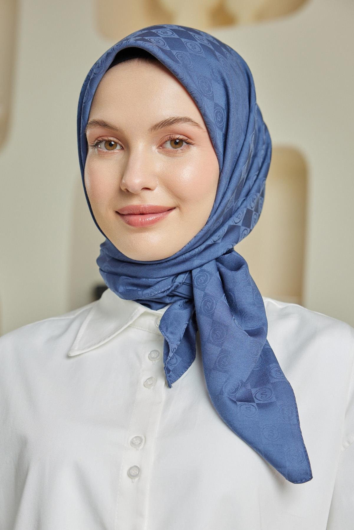 Şalland Monogram Desen Jakar Eşarp Kot MaviŞLLNDMNGRMDSNJAKARESARPŞalland