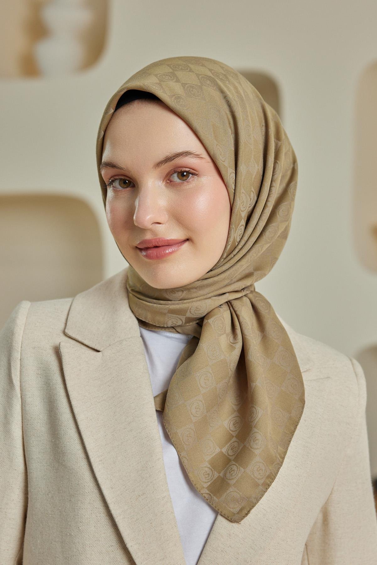 Şalland Monogram Desen Jakar Eşarp Küf YeşilŞLLNDMNGRMDSNJAKARESARPŞalland