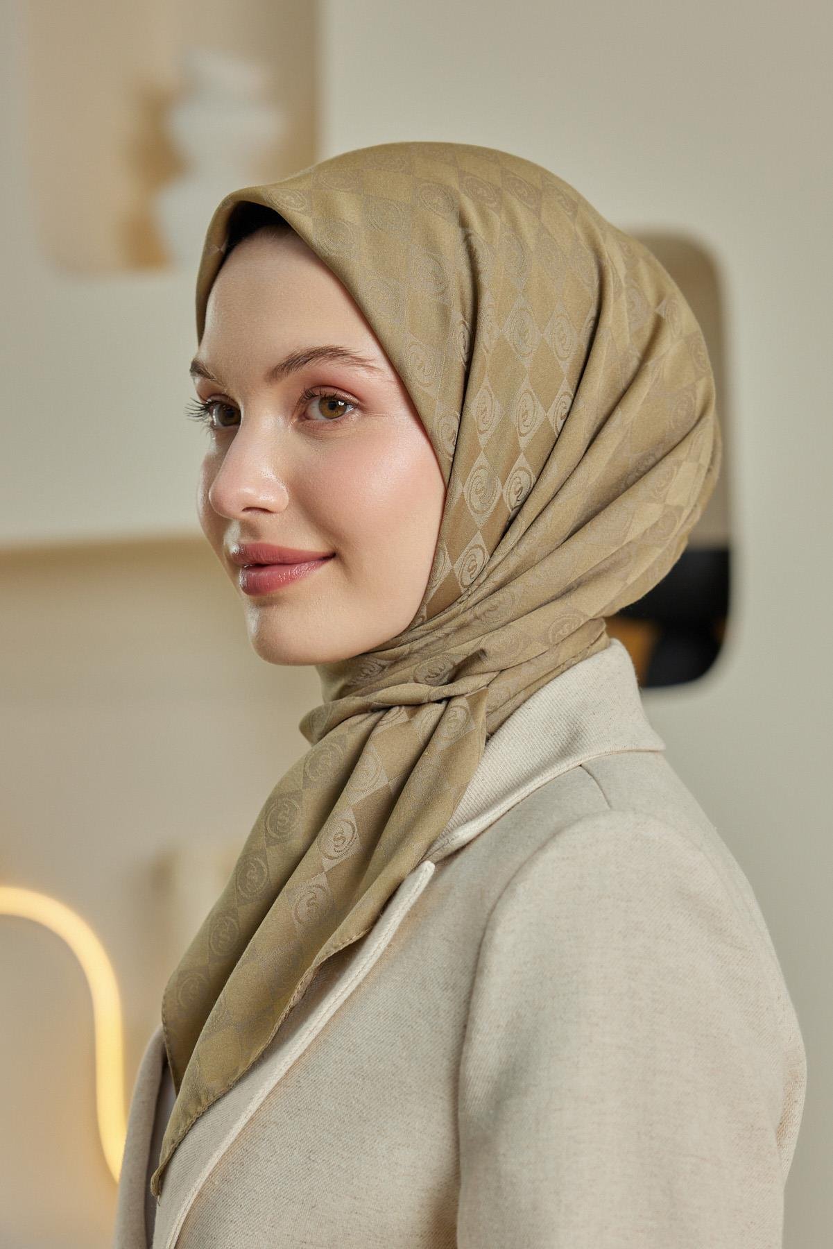 Şalland Monogram Desen Jakar Eşarp Küf YeşilŞLLNDMNGRMDSNJAKARESARPŞalland