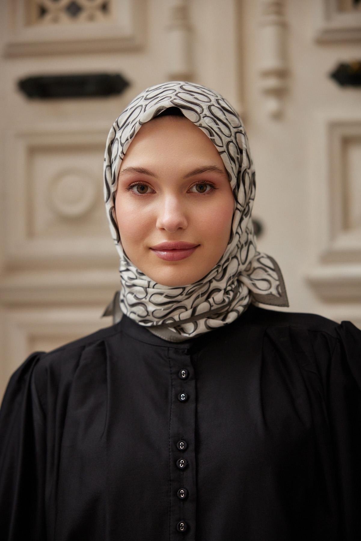 Şalland S Desen Baroq Eşarp SiyahSALLANDBAROQEŞARP2000Şalland