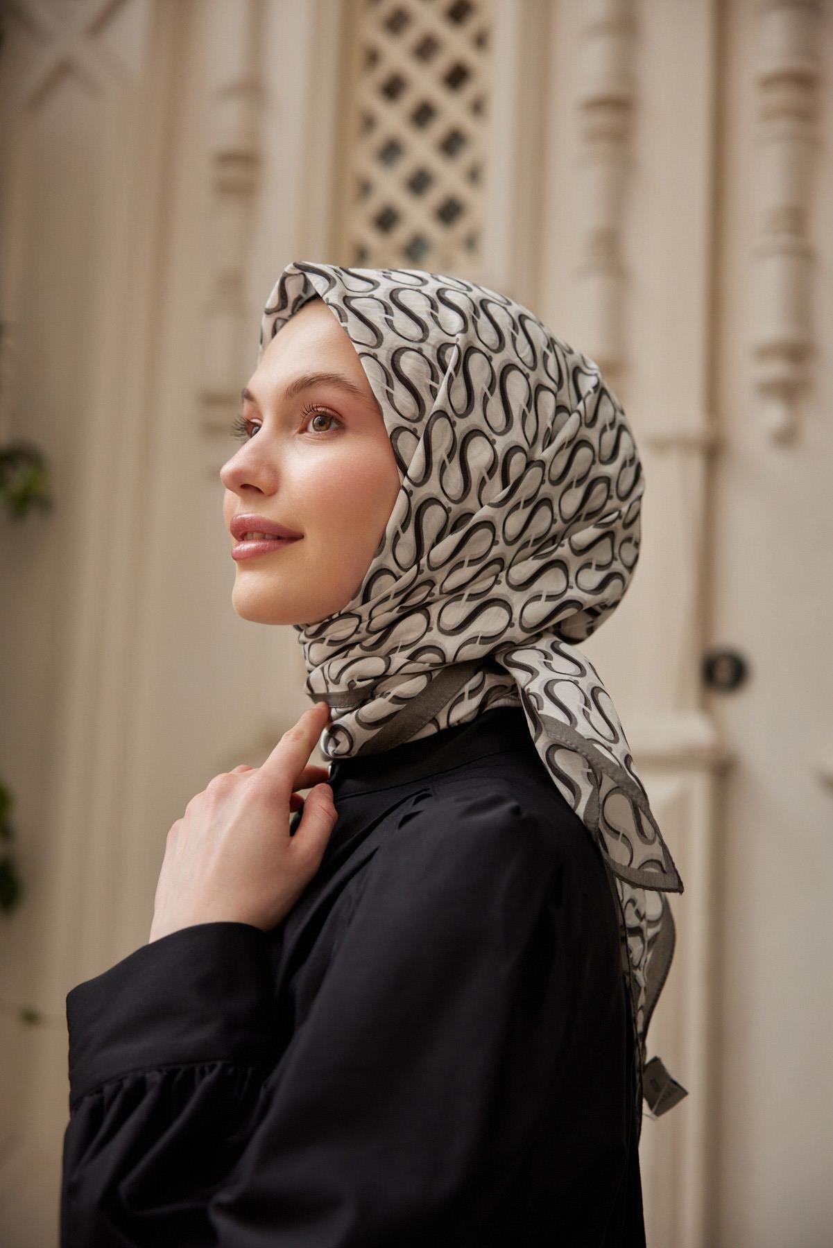 Şalland S Desen Baroq Eşarp SiyahSALLANDBAROQEŞARP2000Şalland