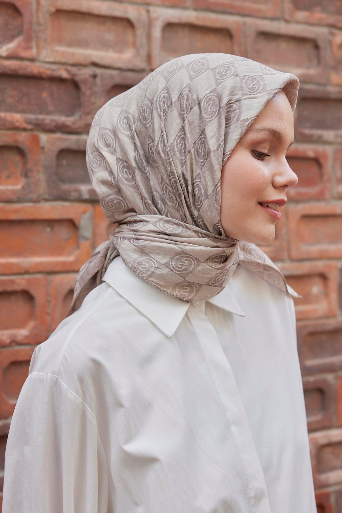 Şalland Viskon Jakar Eşarp BejŞLLNDVISKONJAKARESARPŞalland