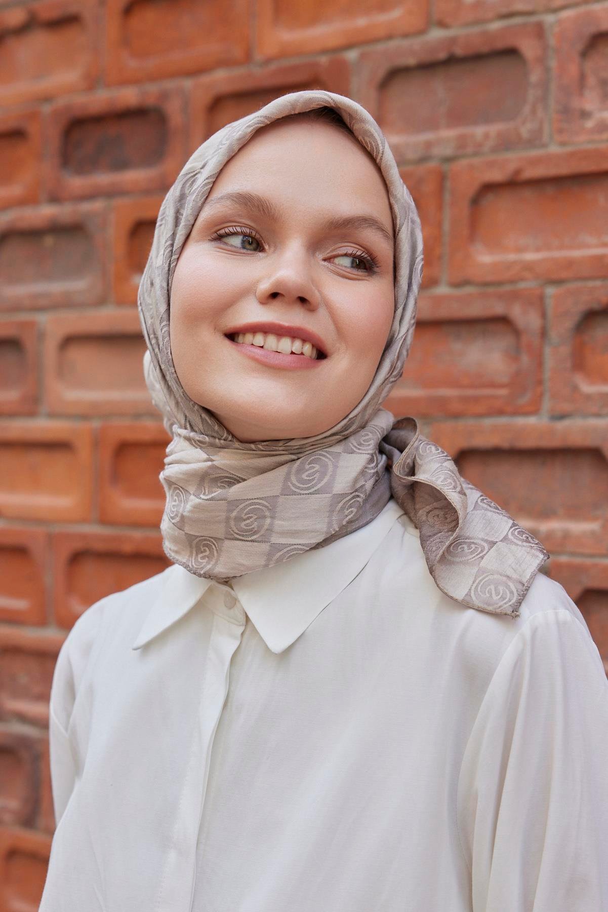 Şalland Viskon Jakar Eşarp BejŞLLNDVISKONJAKARESARPŞalland