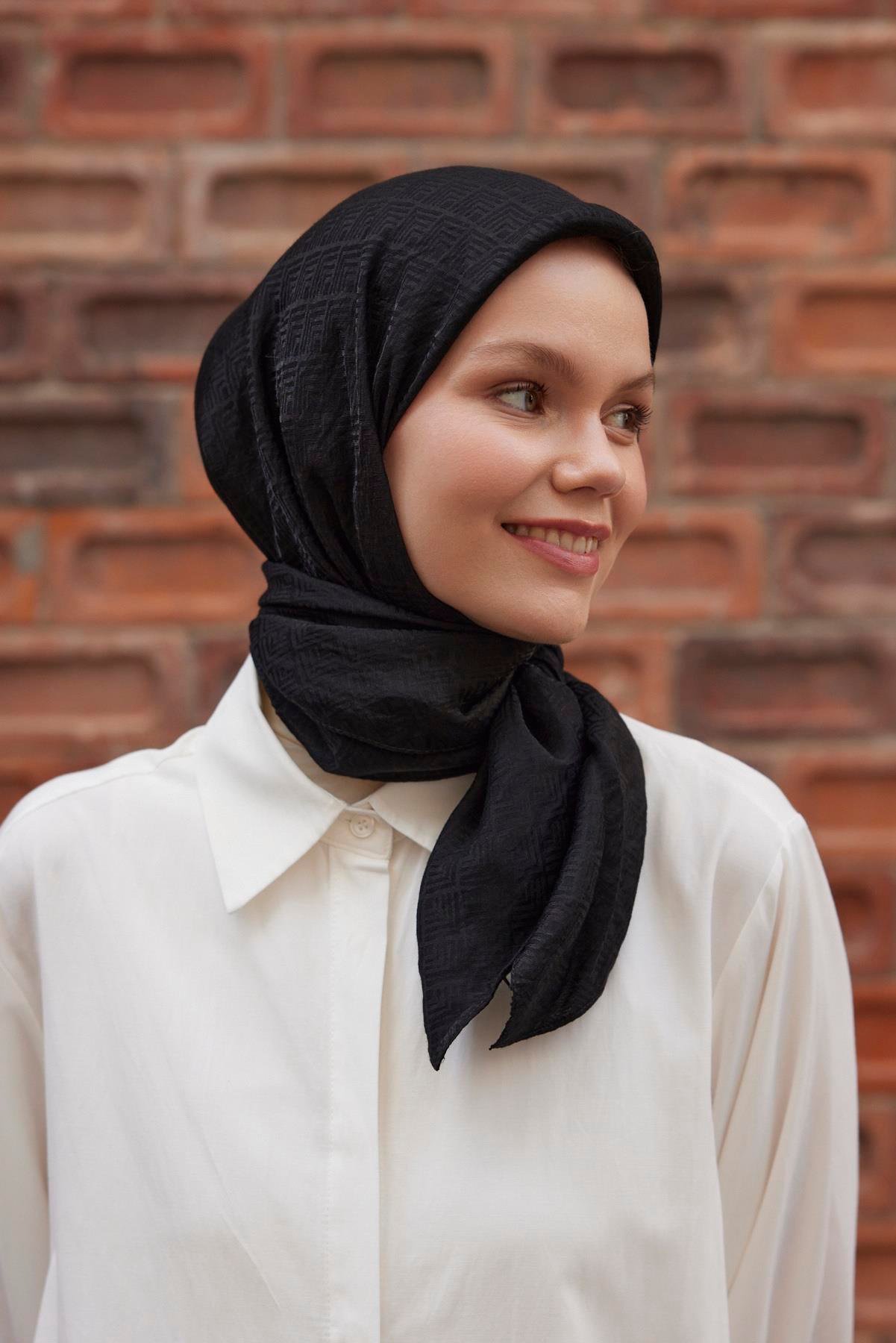 Şalland Viskon Jakar Frame Desen Eşarp SiyahŞLLNDVISKONJAKARFRAMEESARPŞalland