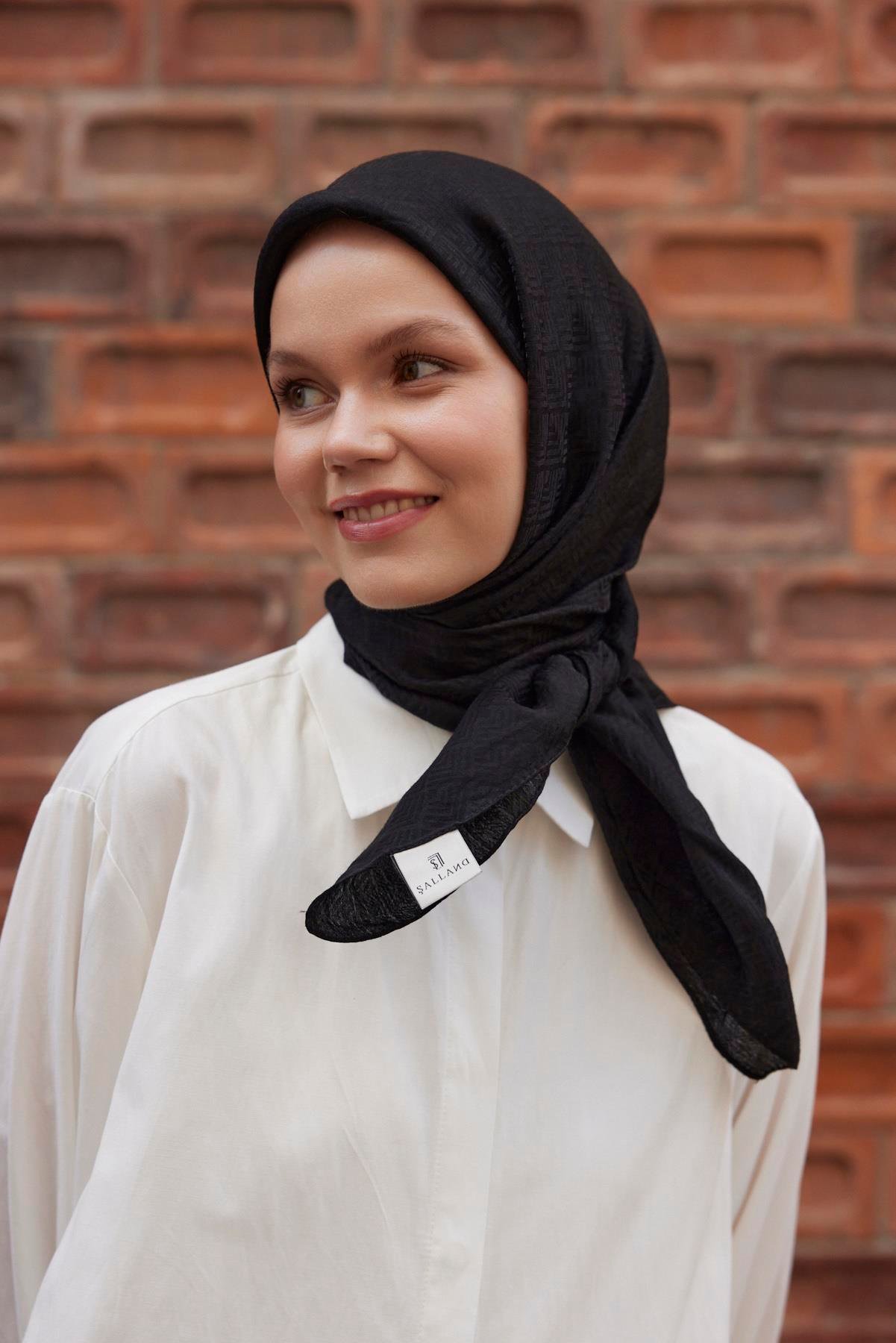 Şalland Viskon Jakar Frame Desen Eşarp SiyahŞLLNDVISKONJAKARFRAMEESARPŞalland