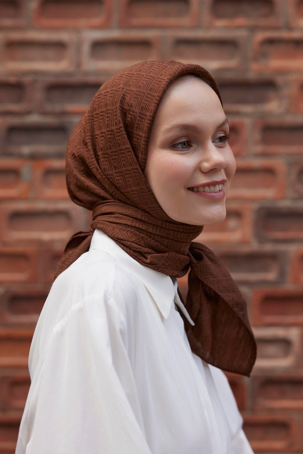 Şalland Viskon Jakar Frame Desen Eşarp KahveŞLLNDVISKONJAKARFRAMEESARPŞalland