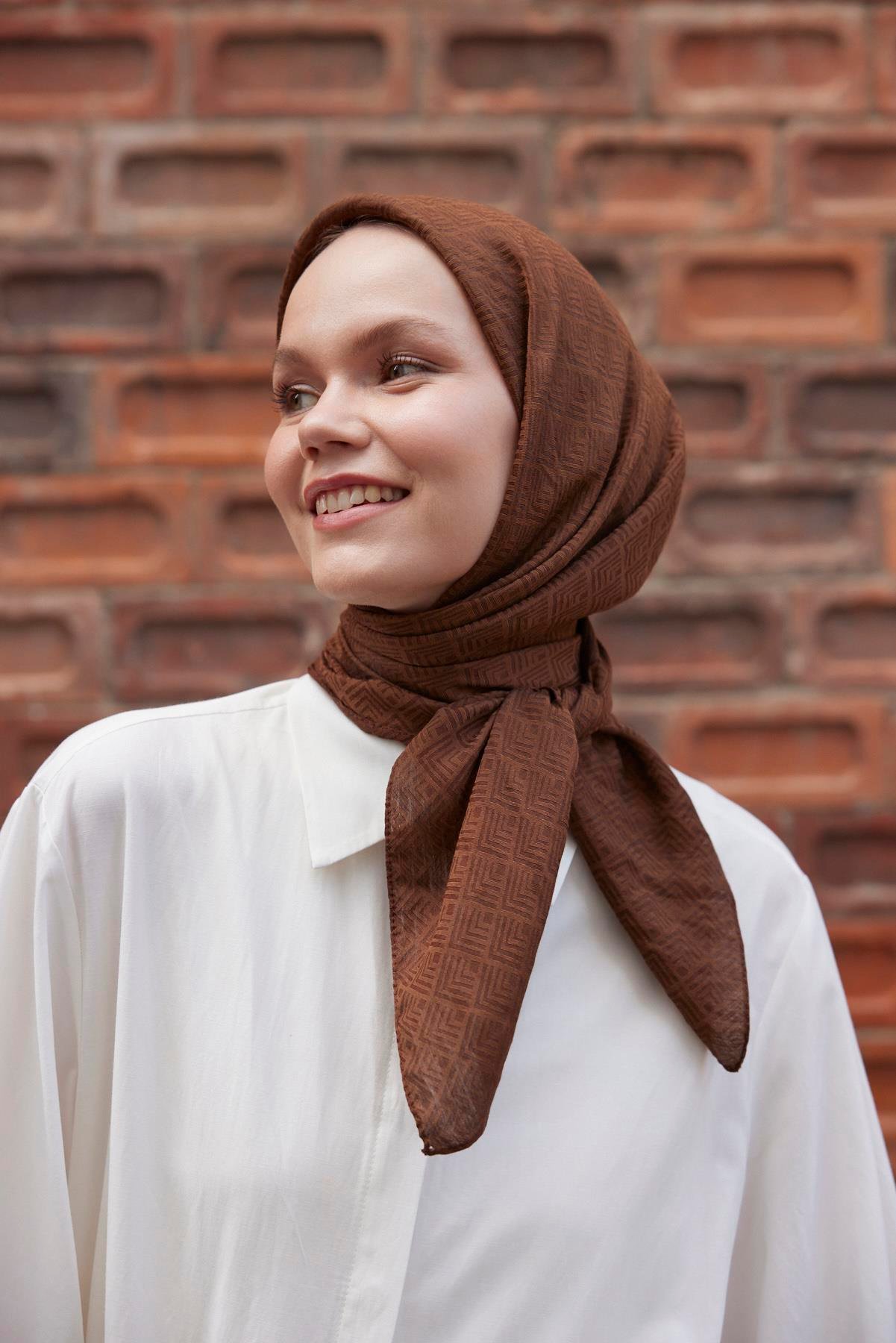 Şalland Viskon Jakar Frame Desen Eşarp KahveŞLLNDVISKONJAKARFRAMEESARPŞalland