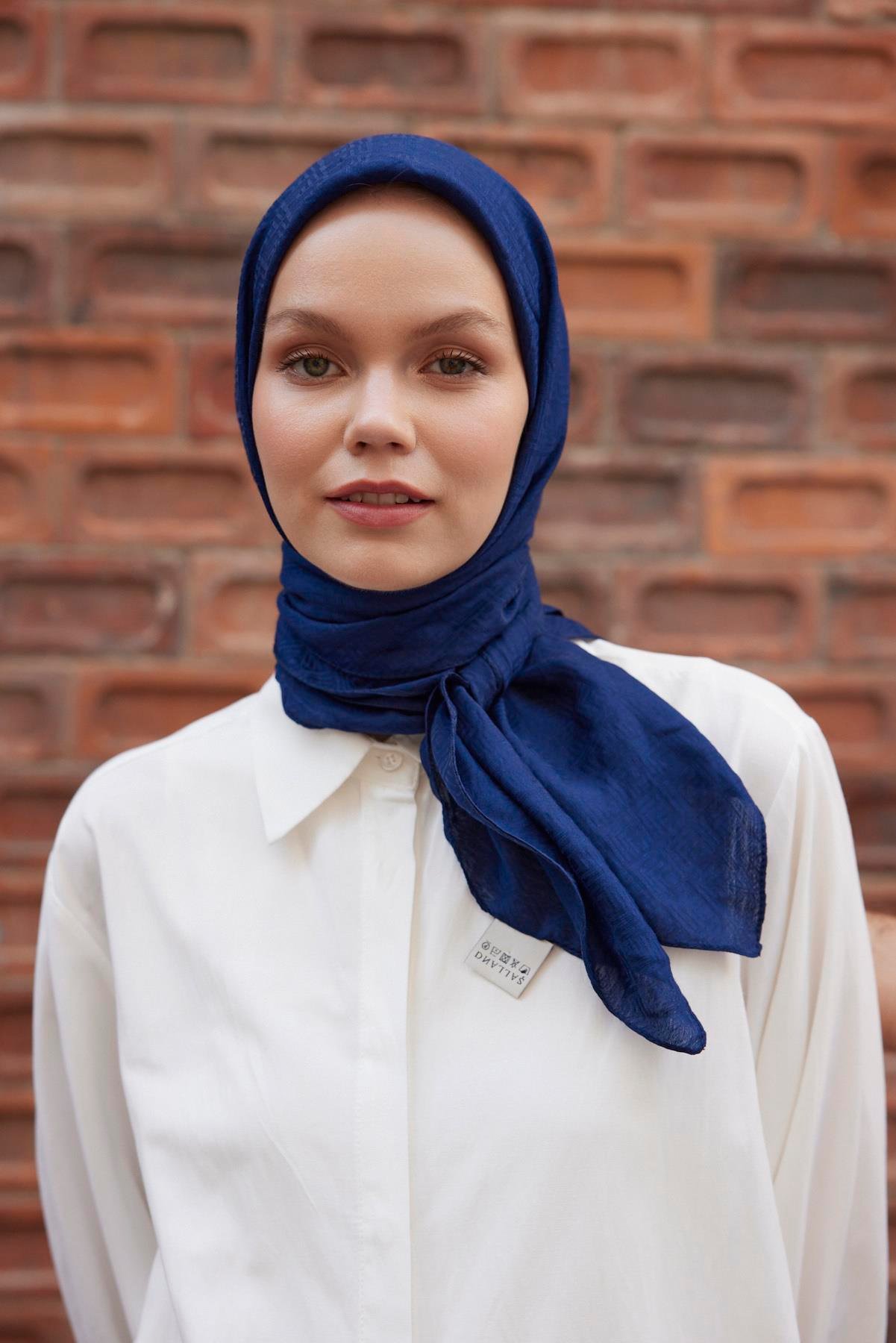 Şalland Viskon Jakar Frame Desen Eşarp LacivertŞLLNDVISKONJAKARFRAMEESARPŞalland