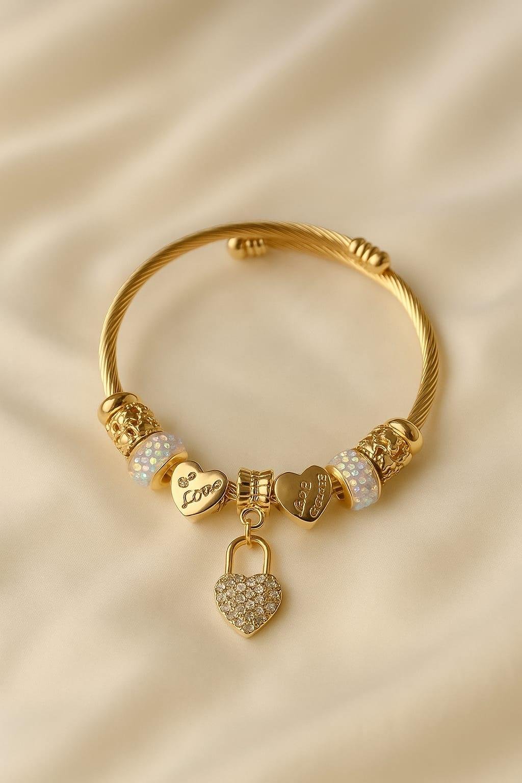 Altın Kalp Kilit Charm Bileklik – Ayarlanabilir Bilezik, Parıltılı Boncuklar ve Romantik Süsler | Sevgiliye Hediye