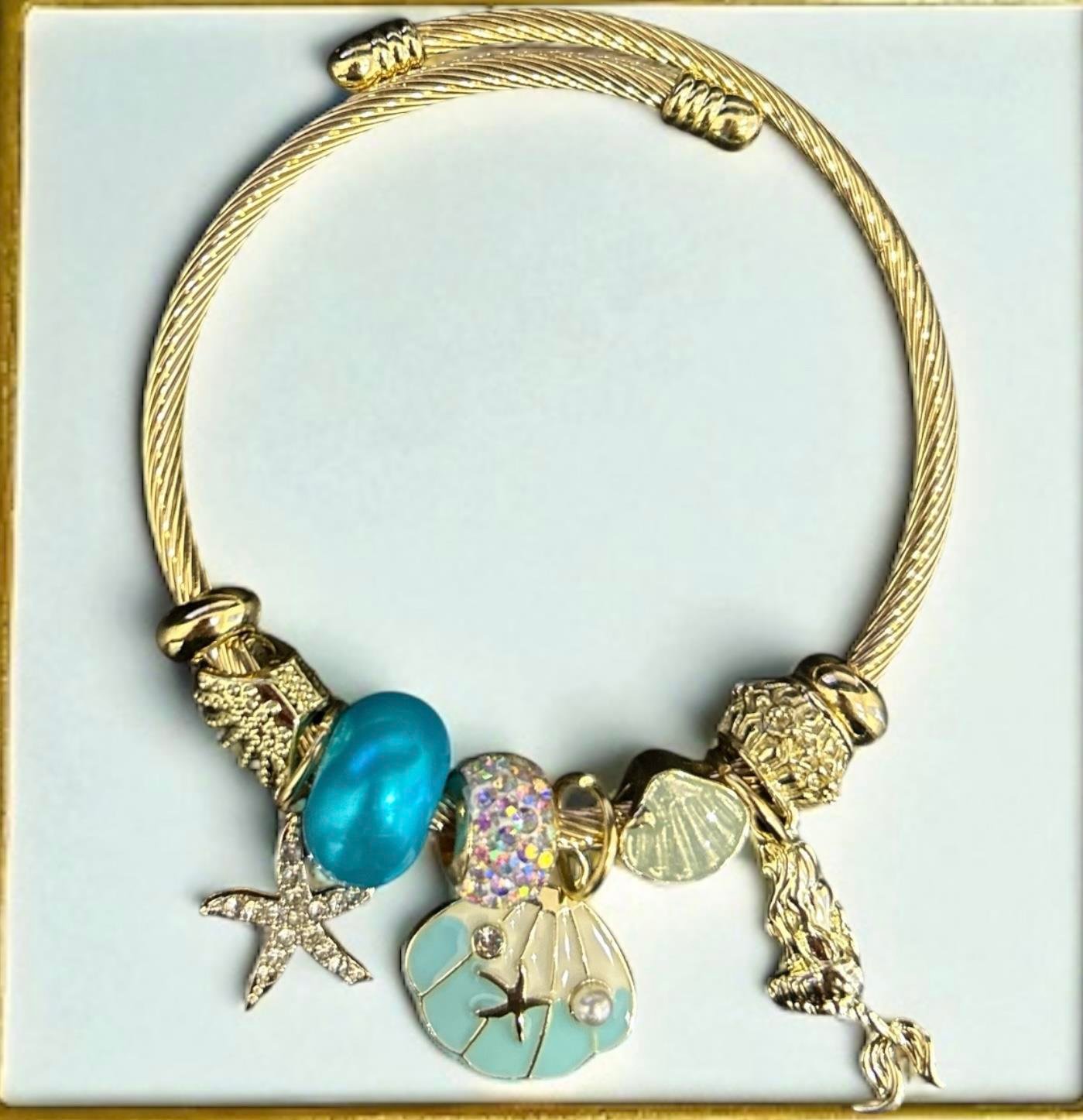 BRZ Collection Altın Denizkızı Charm Bileklik – Ayarlanabilir Okyanus Temalı Bilezik, Deniz Yıldızı, Kabuk, Turkuaz & Yaz Figürleri 