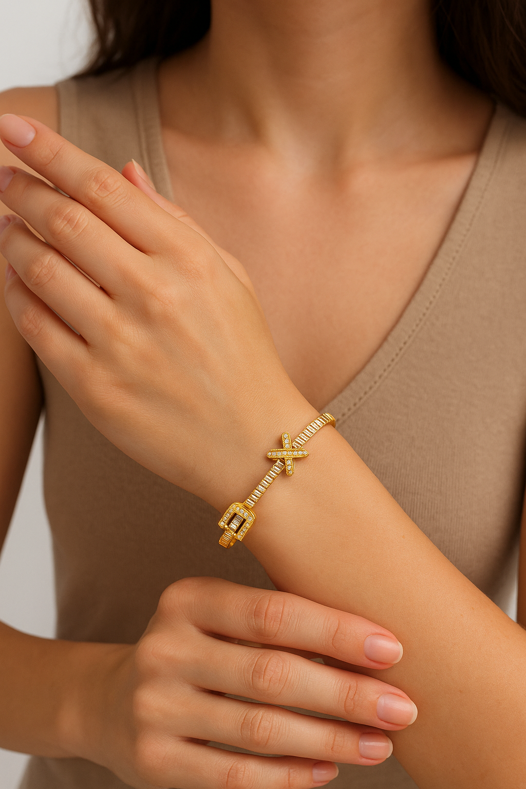 BRZ Collection Aurora Luxe Bileklik – Altın Kaplama Paslanmaz Çelik, Baget Taşlı X ⊂ X Tokalı Tasarım