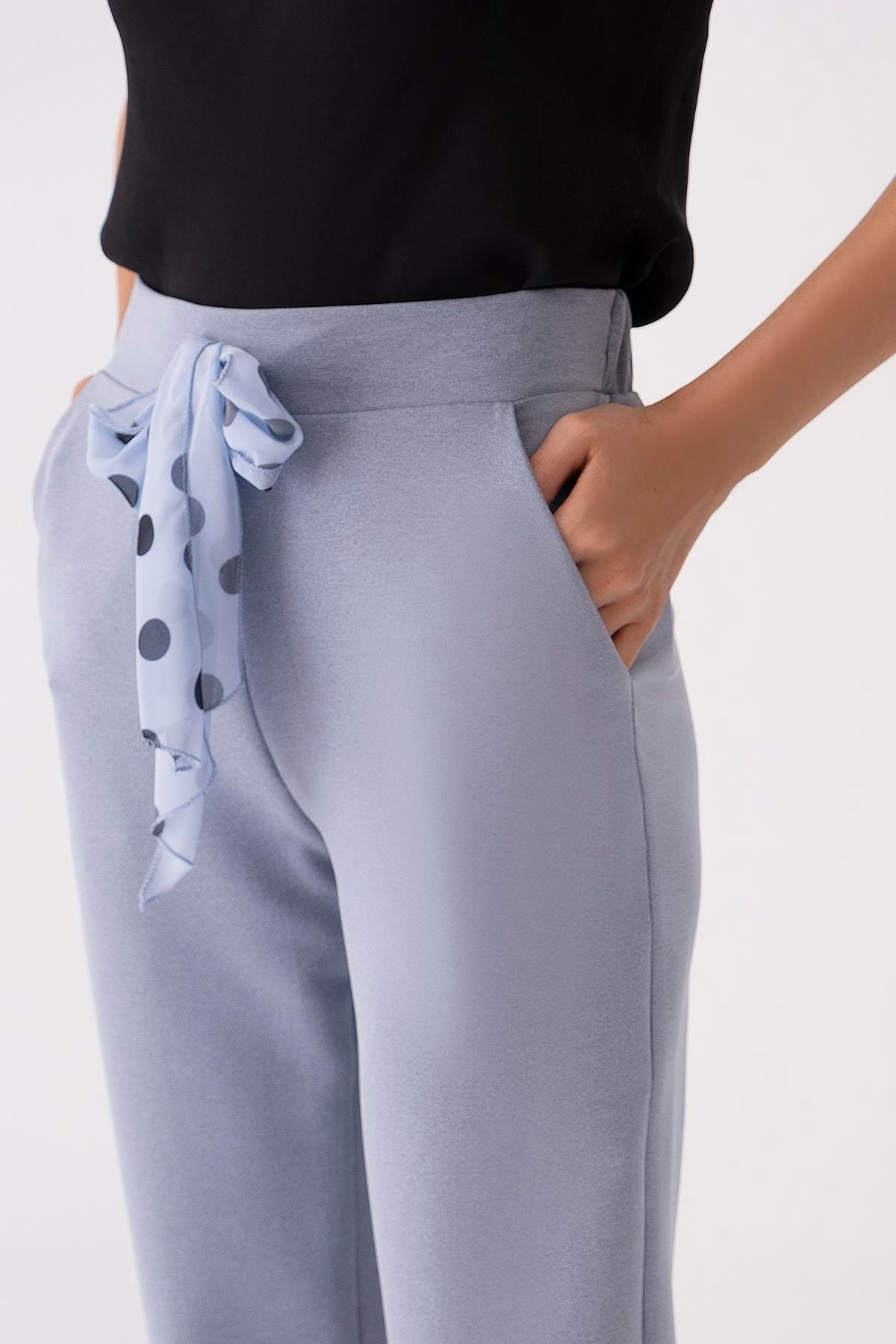 Puantiyeli Bağcık Detaylı Pantolon