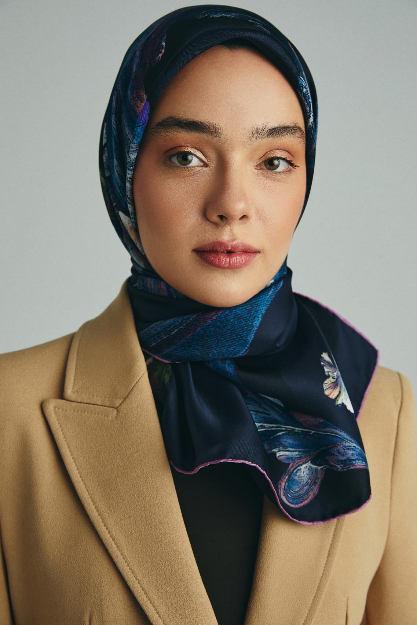 ANİ TİVİL İPEK EŞARP 90*90 CM - LACİVERT