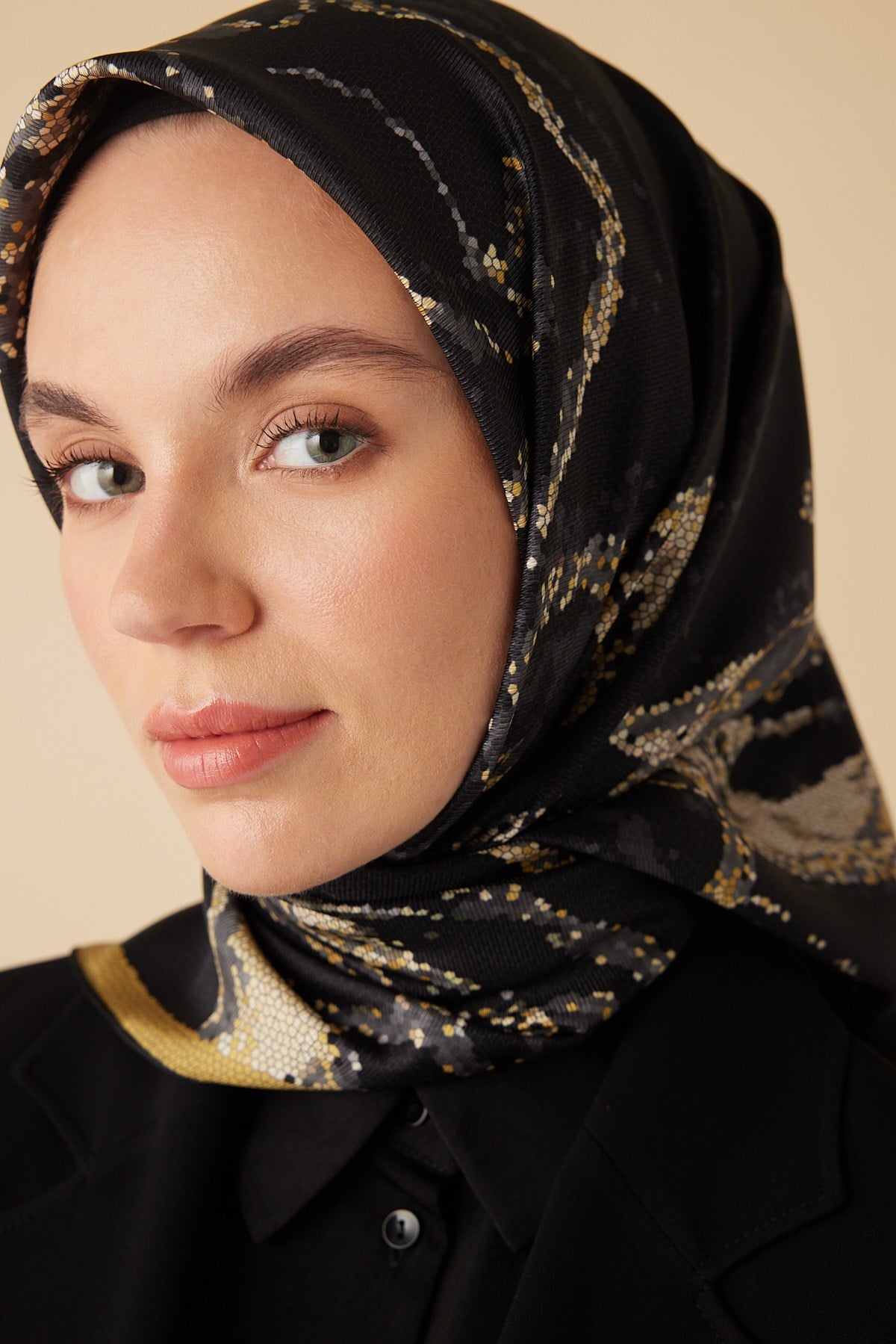 CEVLAN MULBERRY İPEK EŞARP 90*90 CM - GOLD SİYAH