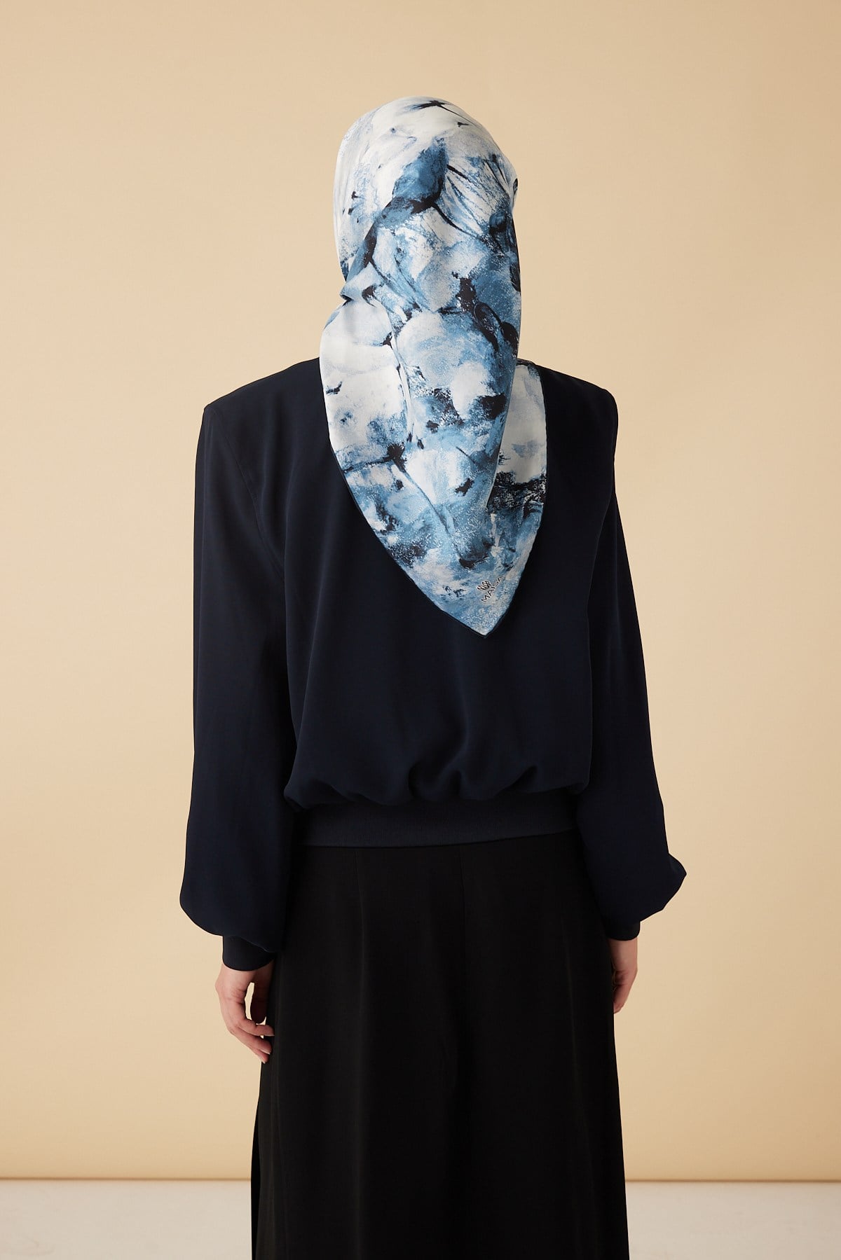 GELİNCİK TİVİL İPEK EŞARP 90*90 CM - LACİVERT