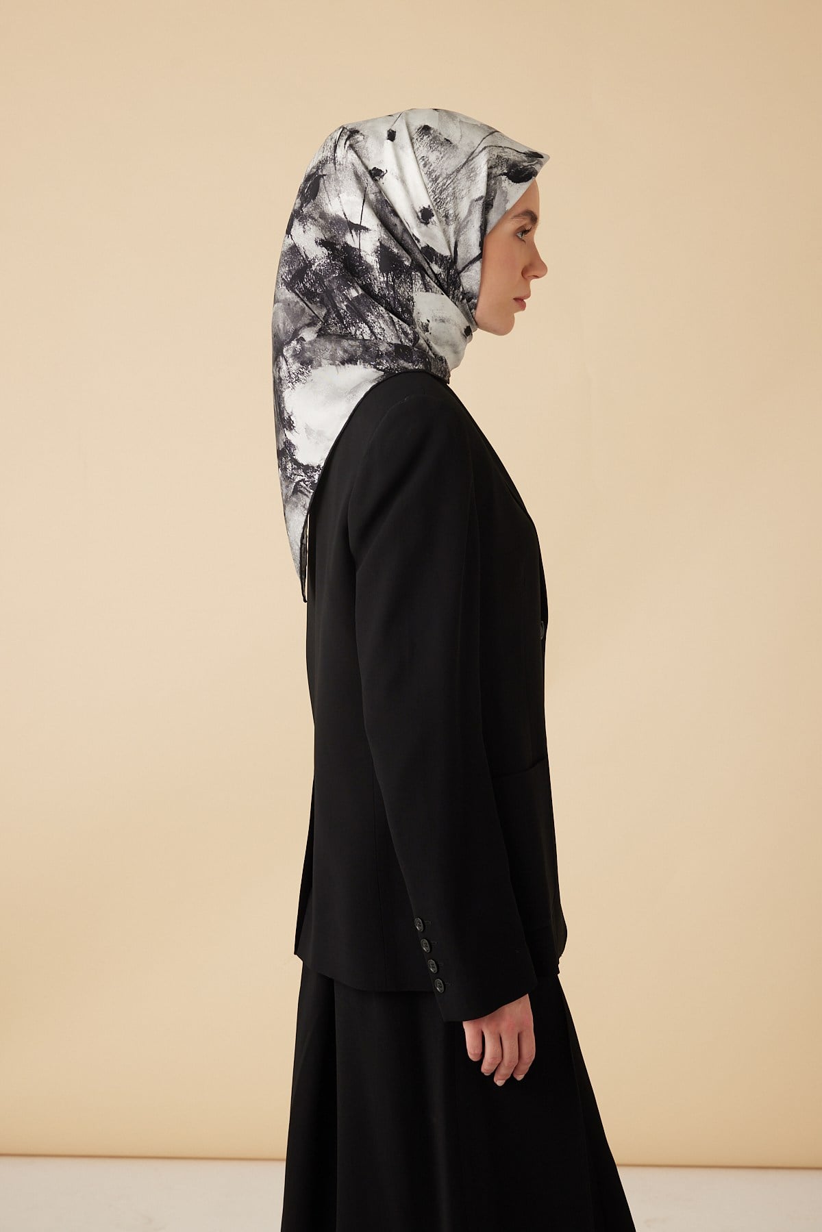 GELİNCİK TİVİL İPEK EŞARP 90*90 CM - SİYAH