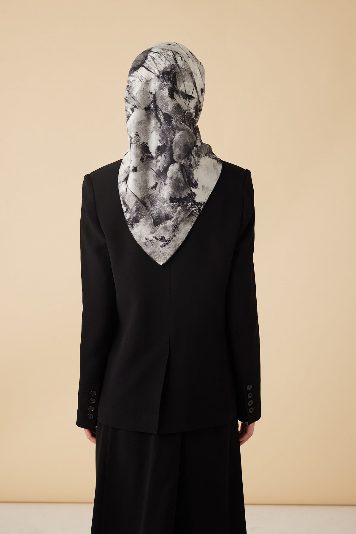 GELİNCİK TİVİL İPEK EŞARP 90*90 CM - SİYAH