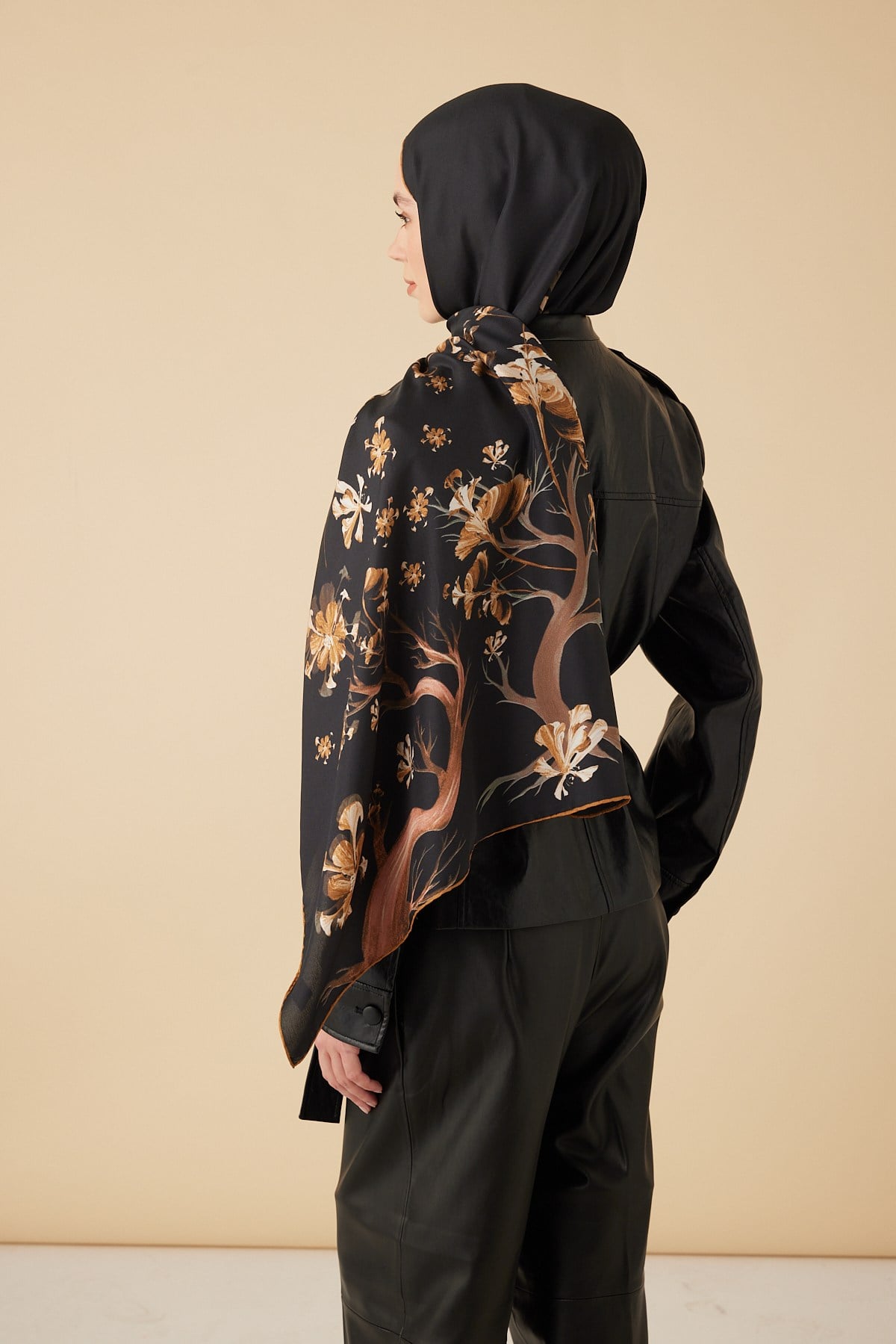 GEVHER PAMUK İPEK ŞAL 70*190 CM - GOLD SİYAH