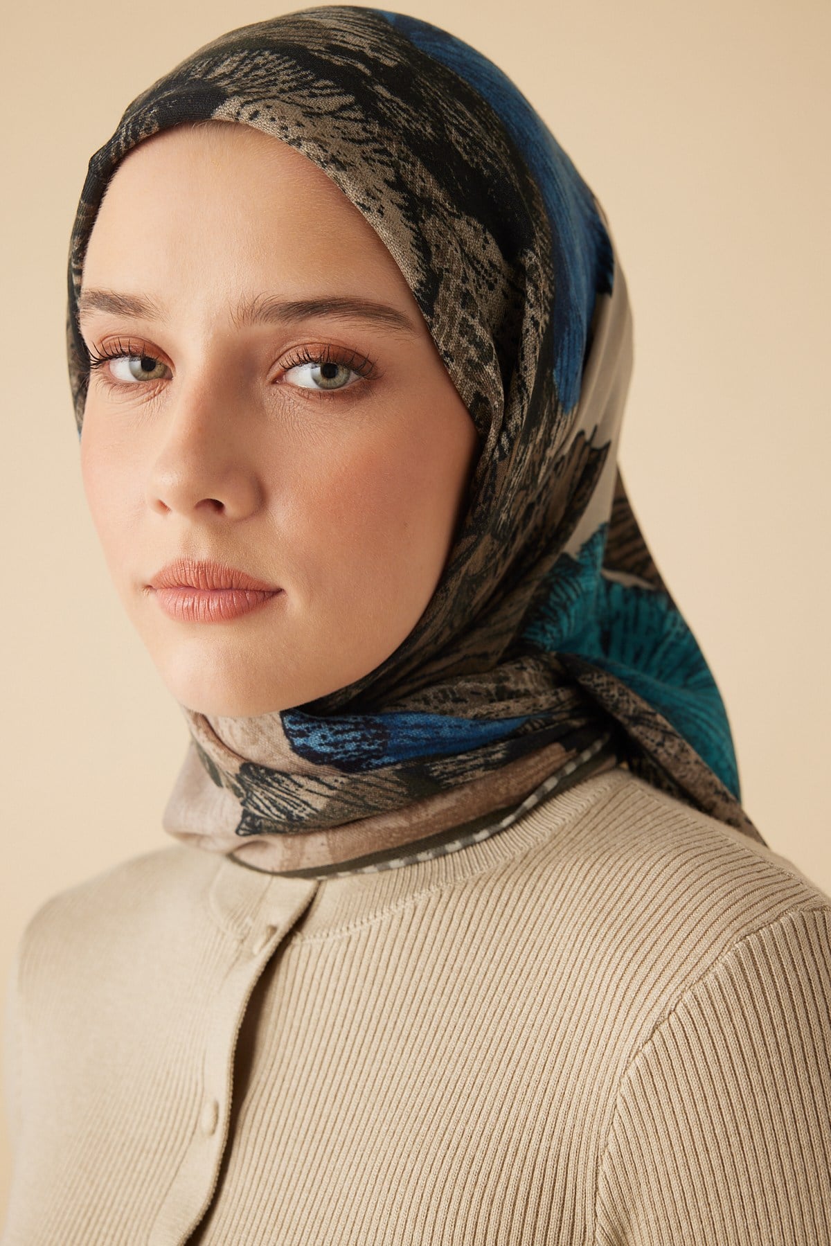 GİNKO YÜN ÜÇGEN ŞAL 140*140/2 CM - BEJ MAVİ