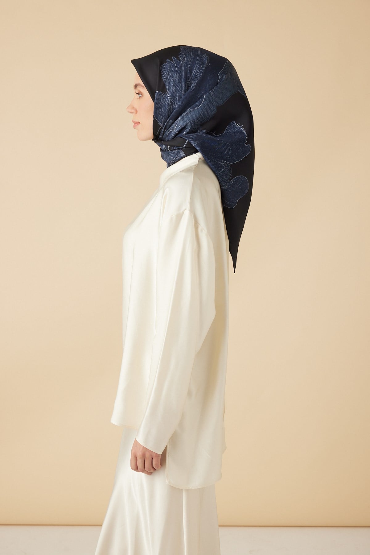 HALE TİVİL İPEK EŞARP 90*90 CM - LACİVERT SİYAH