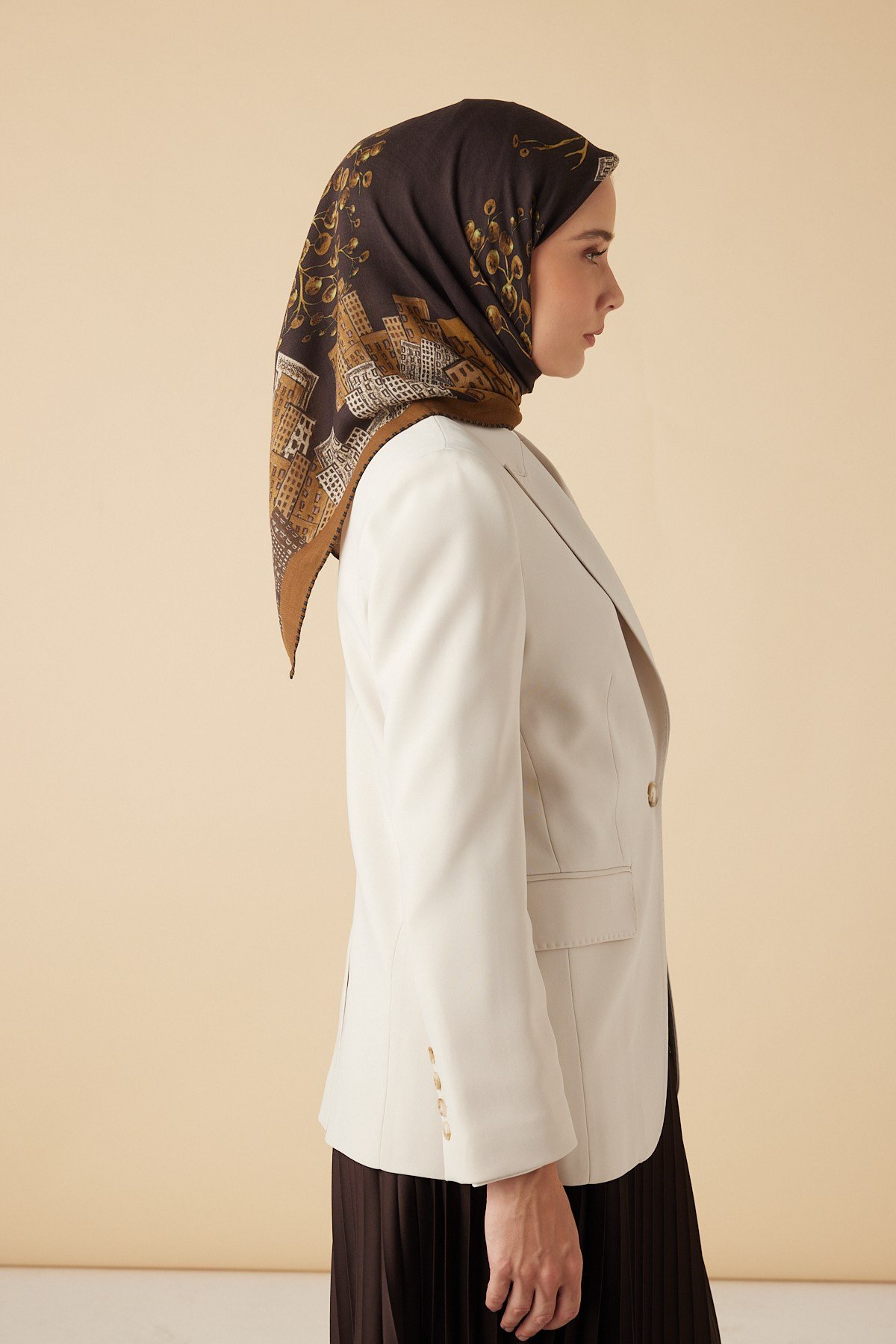 HAYAT YÜN ÜÇGEN ŞAL 140*140/2 CM - KAHVERENGİ