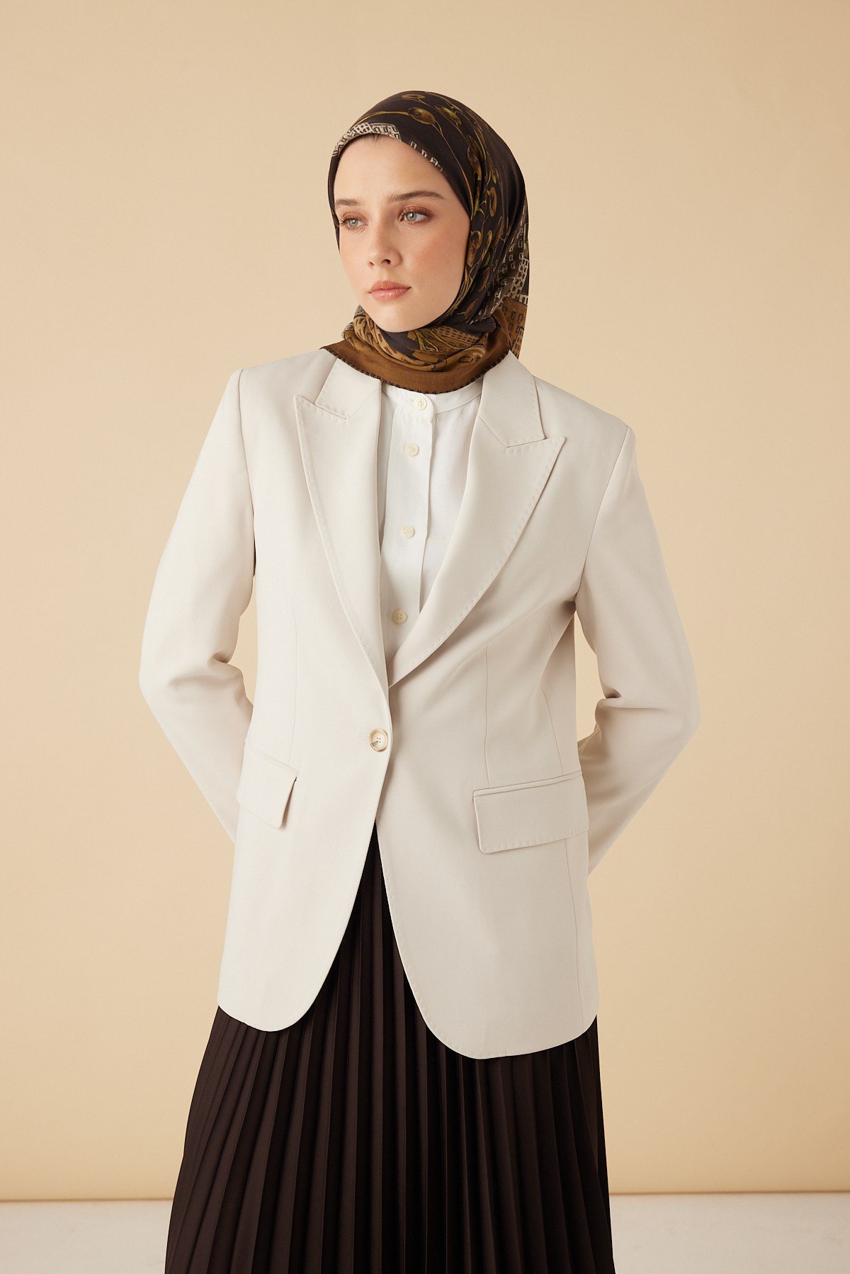 HAYAT YÜN ÜÇGEN ŞAL 140*140/2 CM - KAHVERENGİ