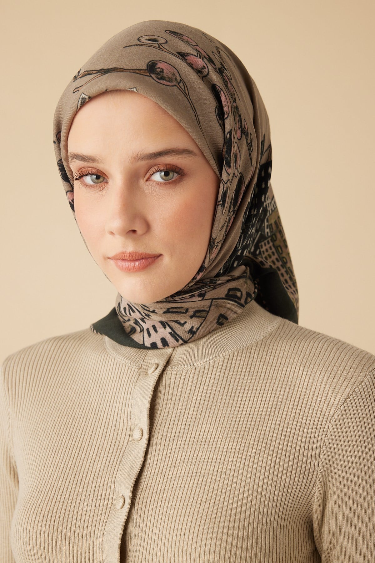 HAYAT YÜN ÜÇGEN ŞAL 140*140/2 CM - VİZON
