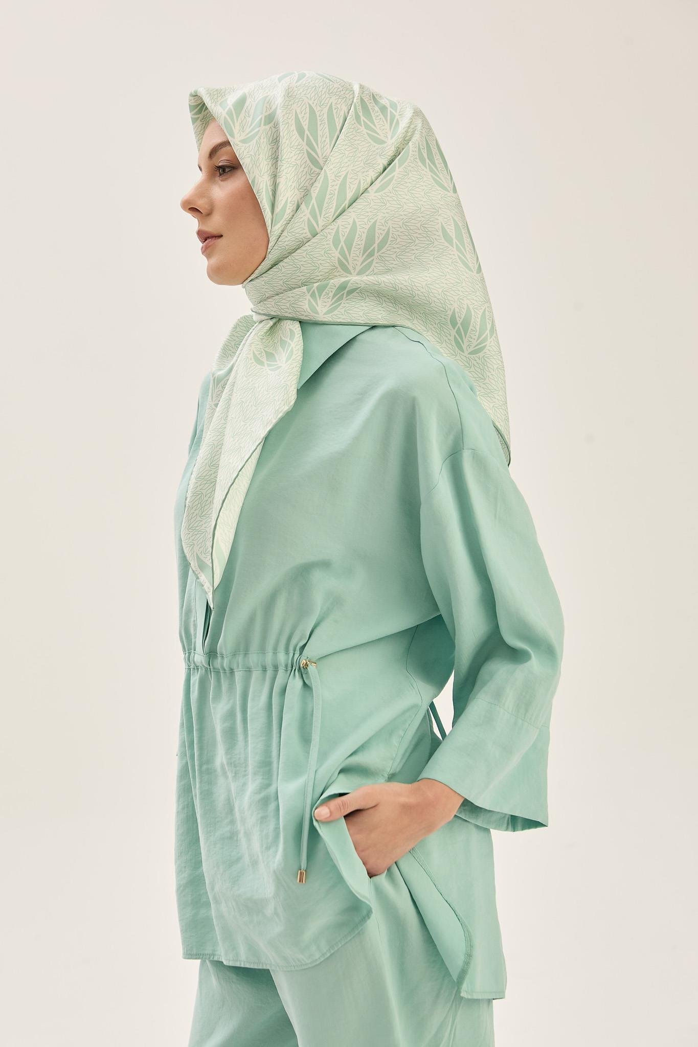 LAVİ TİVİL İPEK EŞARP 90*90 CM - YEŞİL