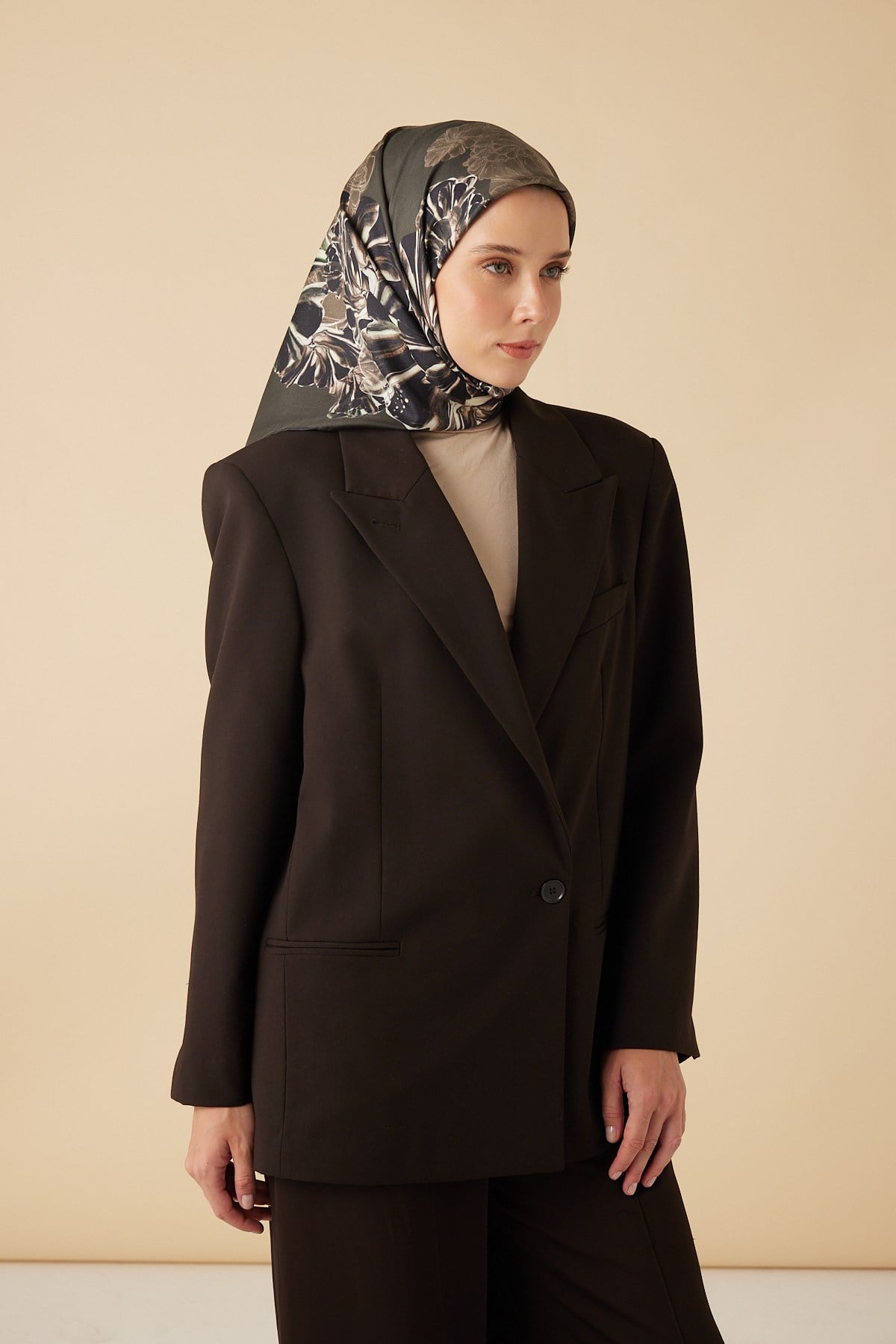 NEŞVE TİVİL İPEK EŞARP 90*90 CM - ACI KAHVE