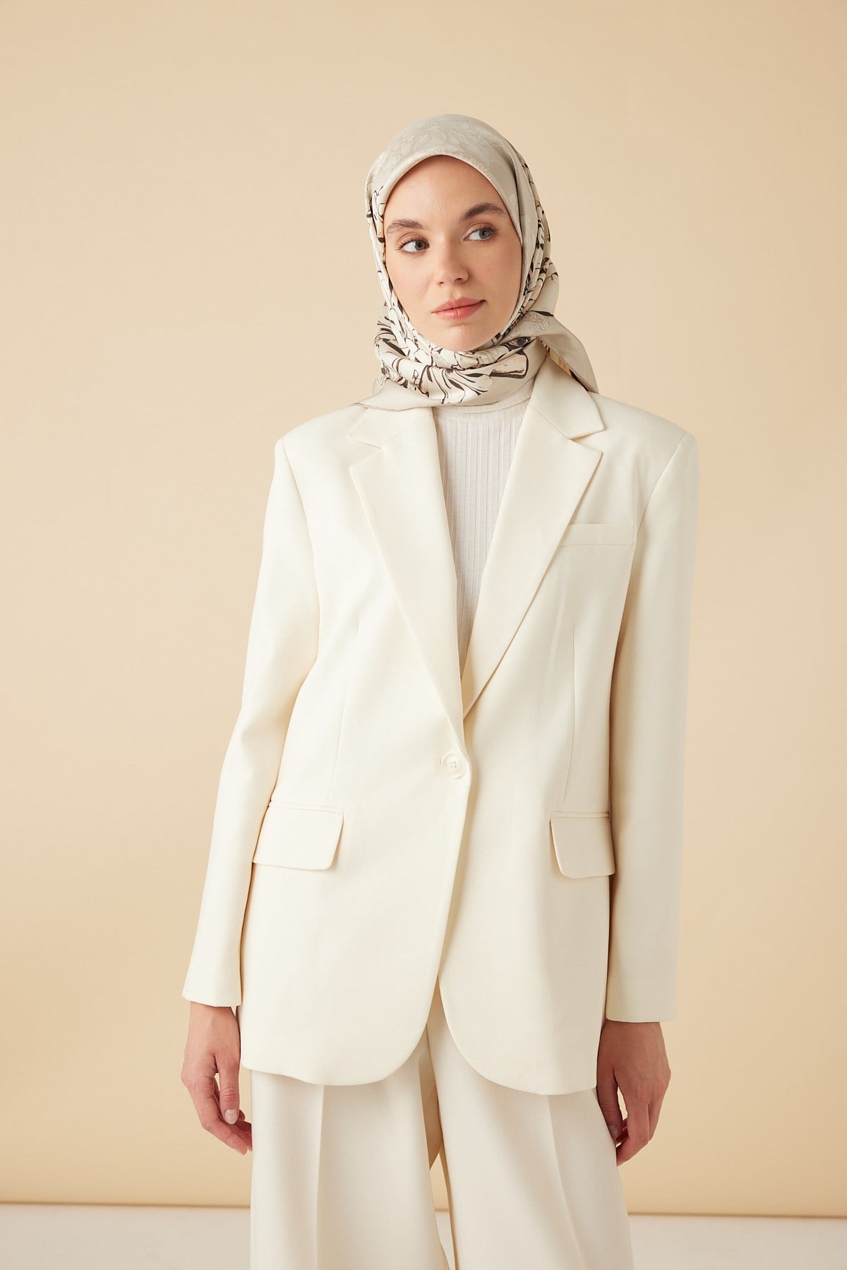NEŞVE TİVİL İPEK EŞARP 90*90 CM - BEJ