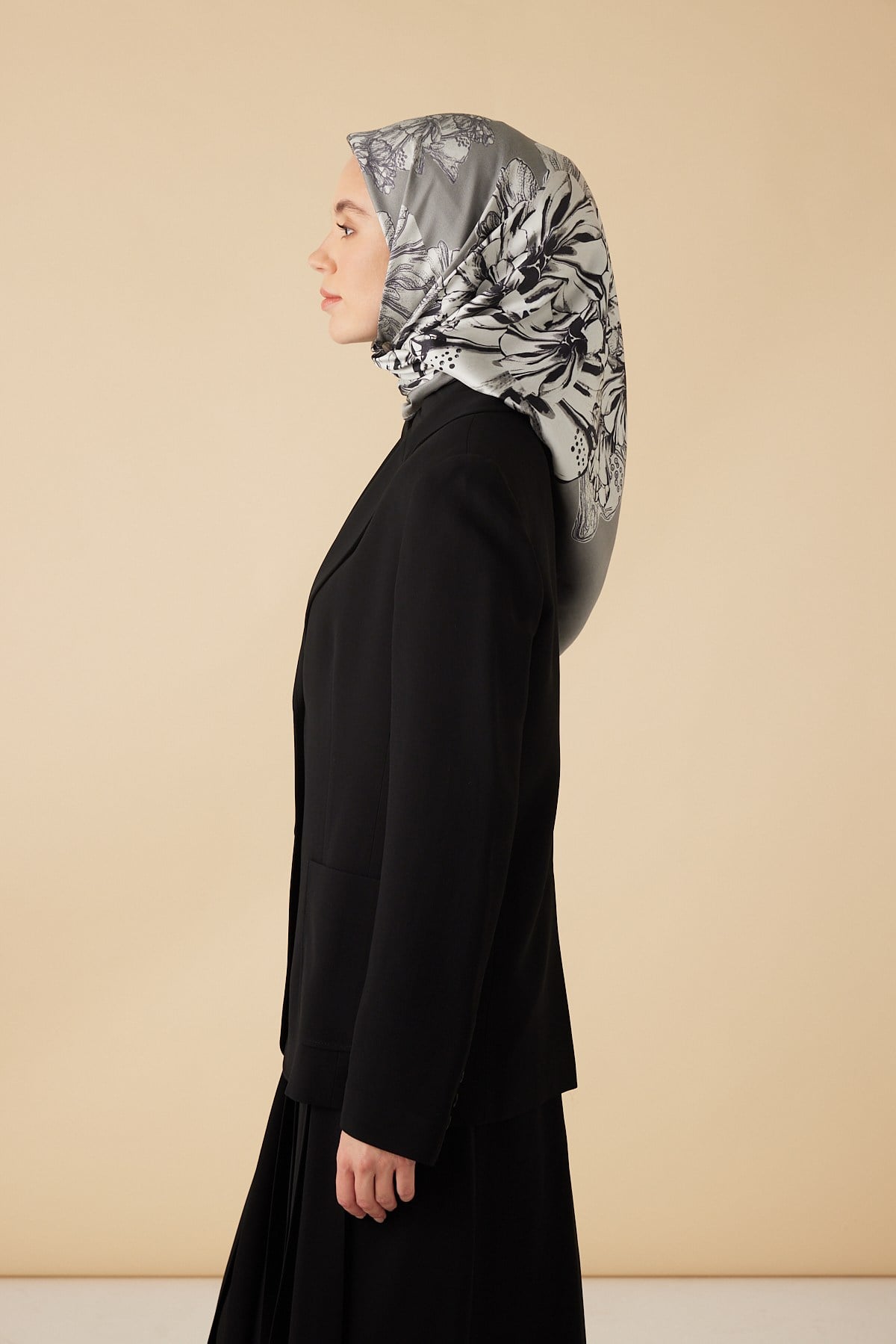NEŞVE TİVİL İPEK EŞARP 90*90 CM - GRİ