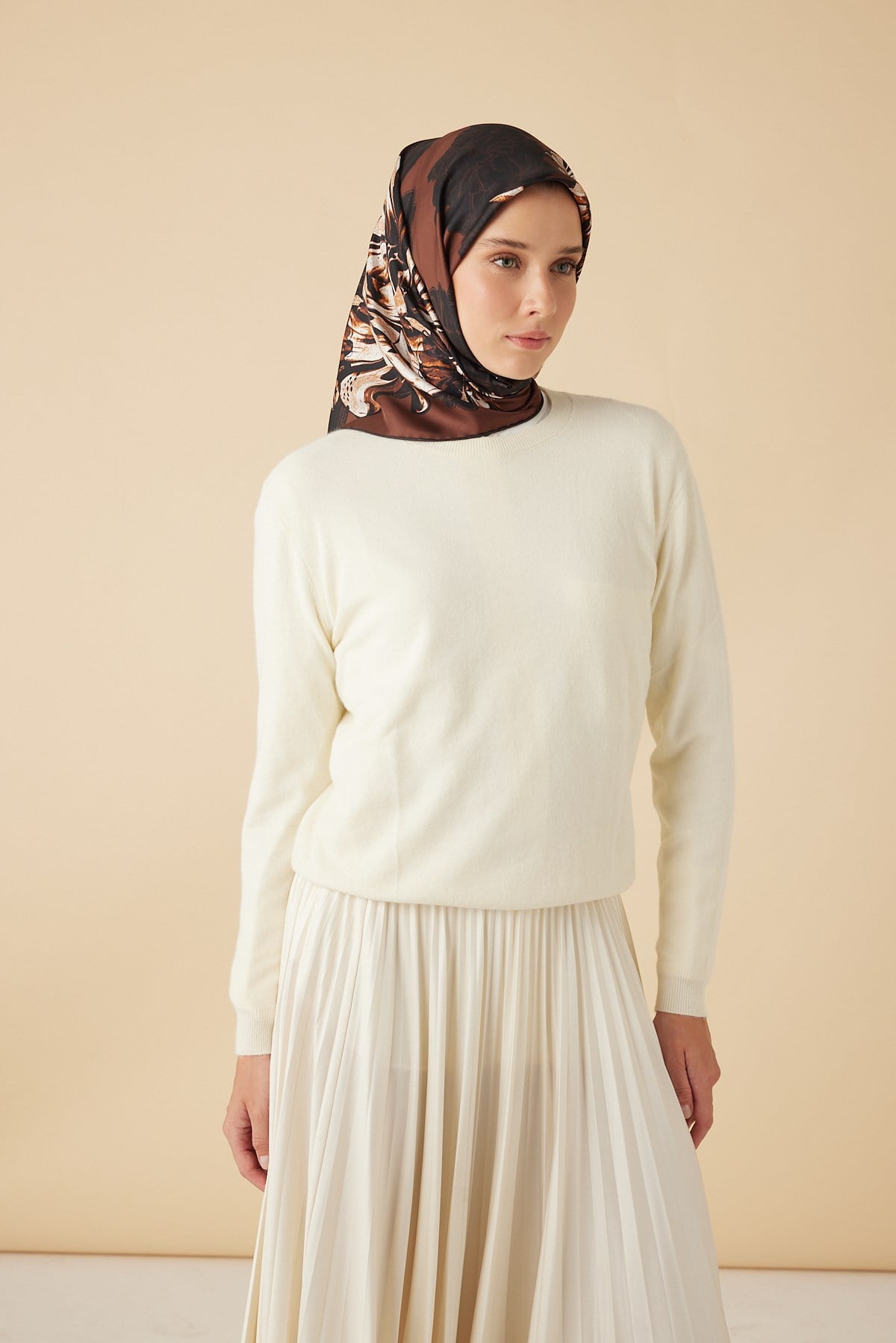 NEŞVE TİVİL İPEK EŞARP 90*90 CM - KAHVERENGİ