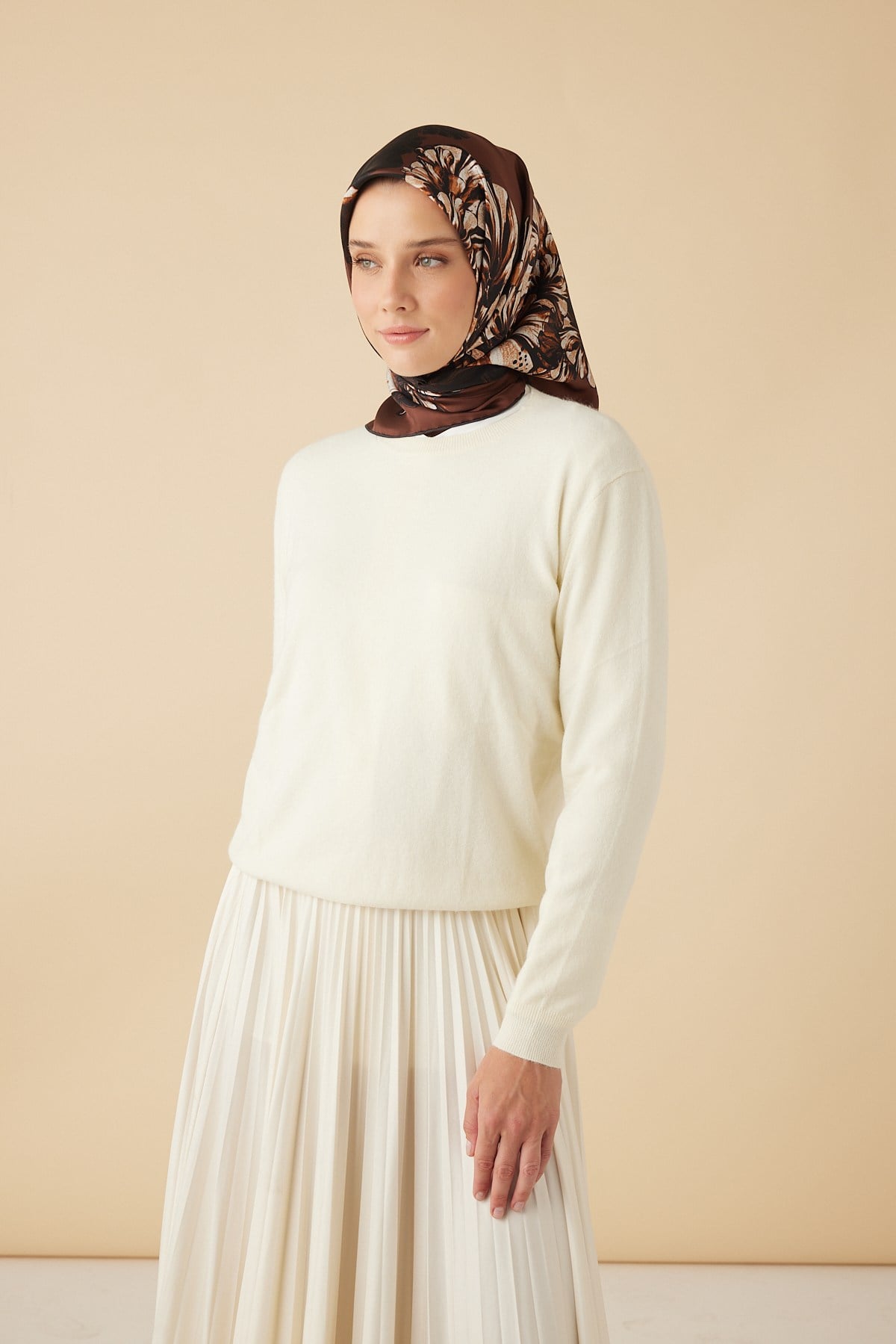 NEŞVE TİVİL İPEK EŞARP 90*90 CM - KAHVERENGİ