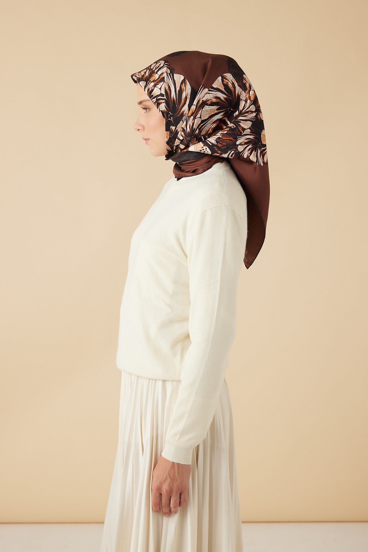NEŞVE TİVİL İPEK EŞARP 90*90 CM - KAHVERENGİ