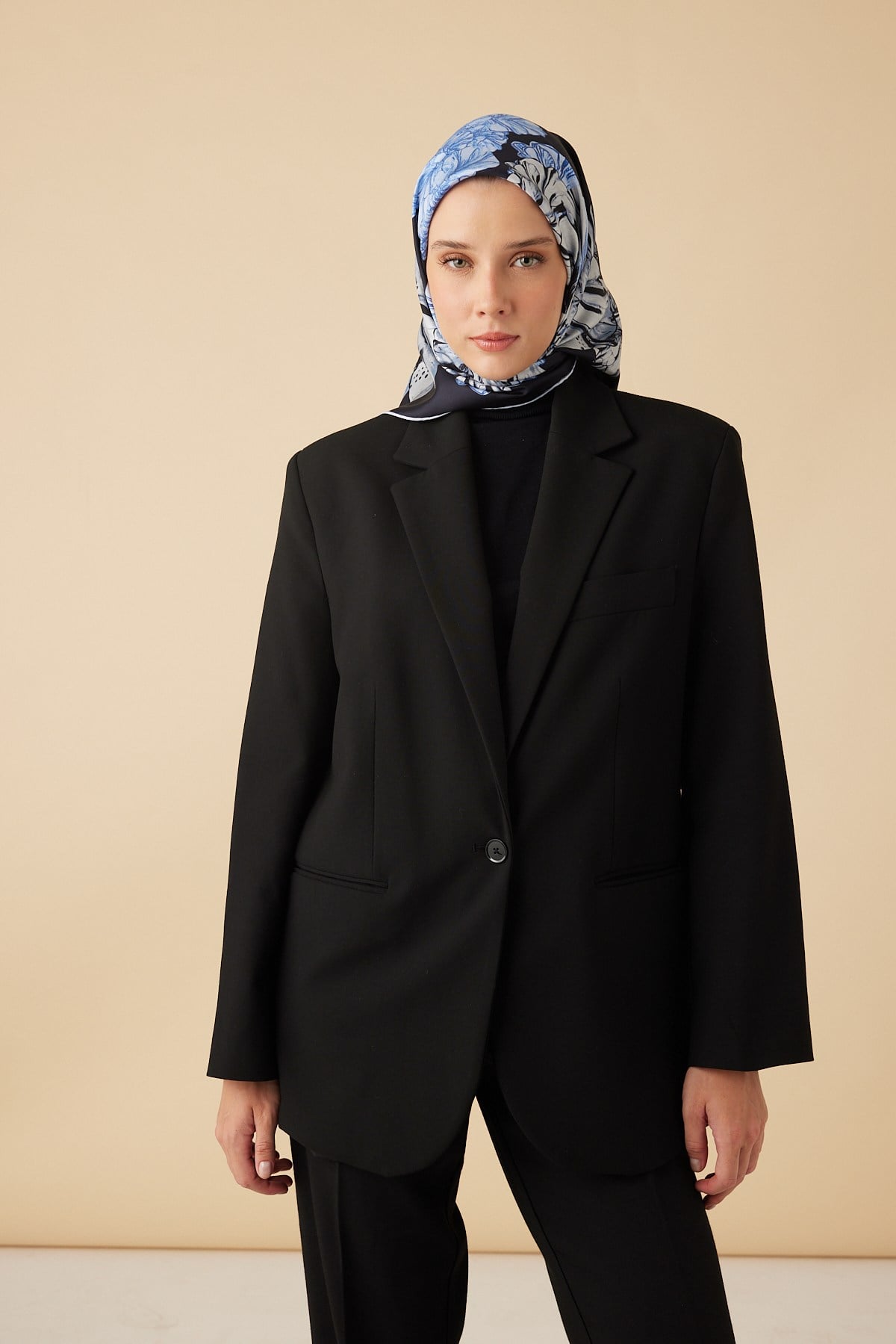 NEŞVE TİVİL İPEK EŞARP 90*90 CM - LACİVERT