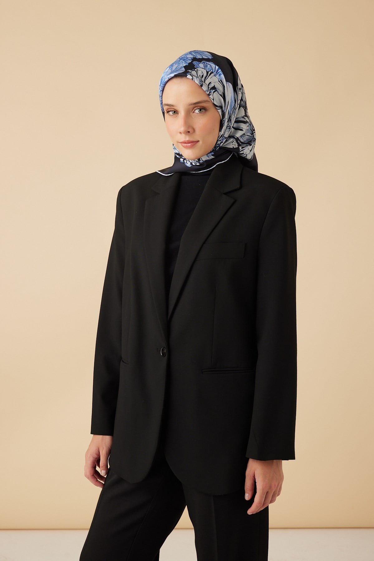 NEŞVE TİVİL İPEK EŞARP 90*90 CM - LACİVERT