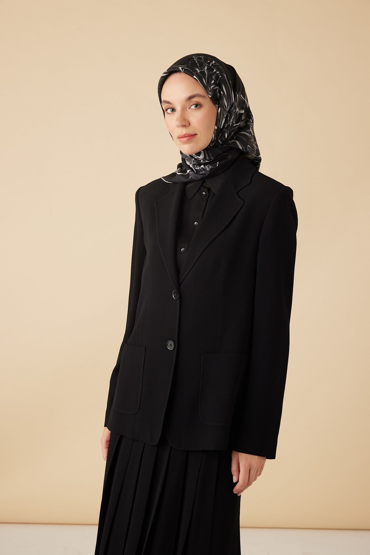 NEŞVE TİVİL İPEK EŞARP 90*90 CM - SİYAH