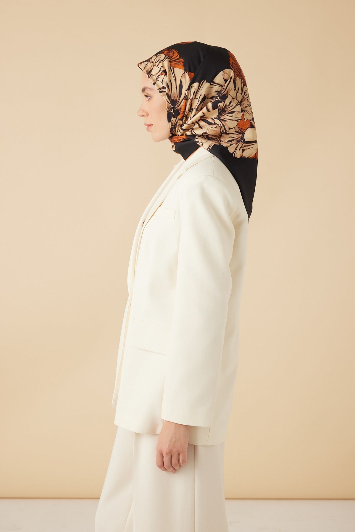 NEŞVE TİVİL İPEK EŞARP 90*90 CM - SİYAH TURUNCU