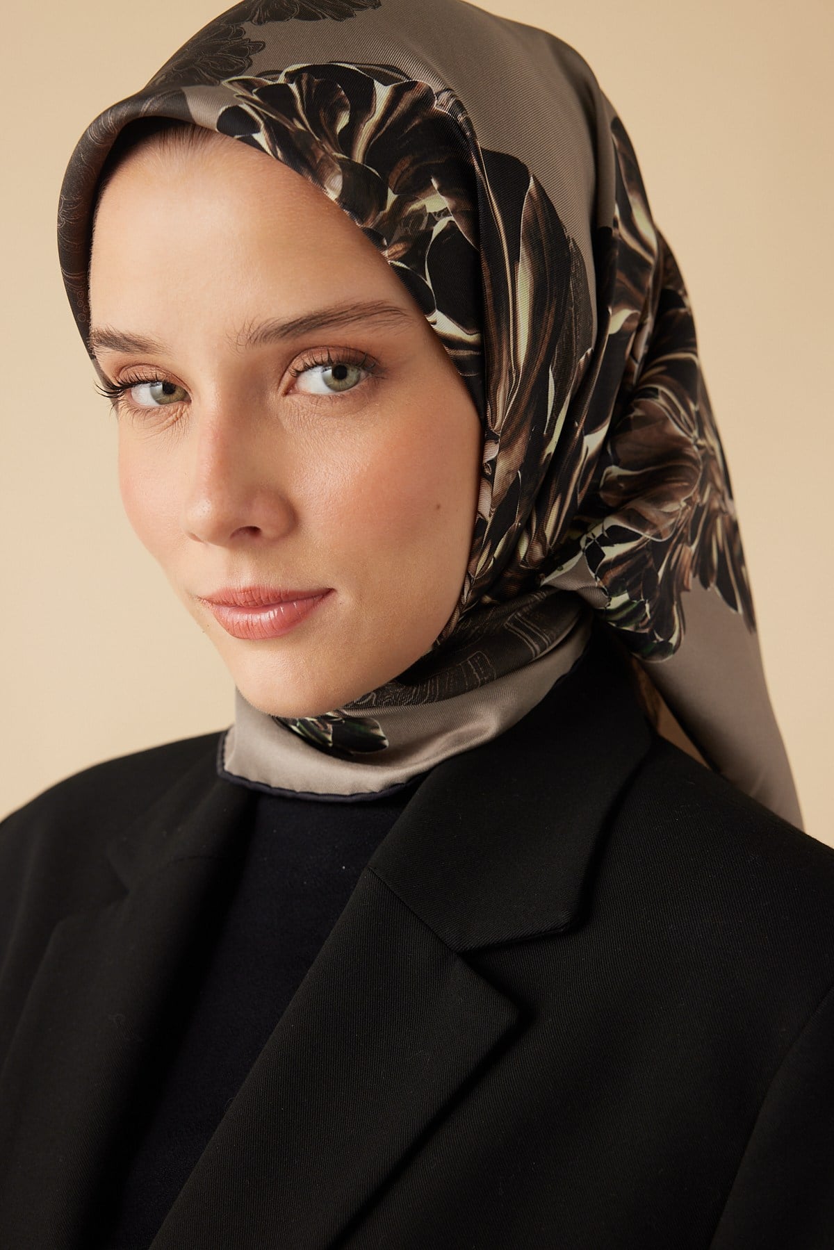 NEŞVE TİVİL İPEK EŞARP 90*90 CM - VİZON